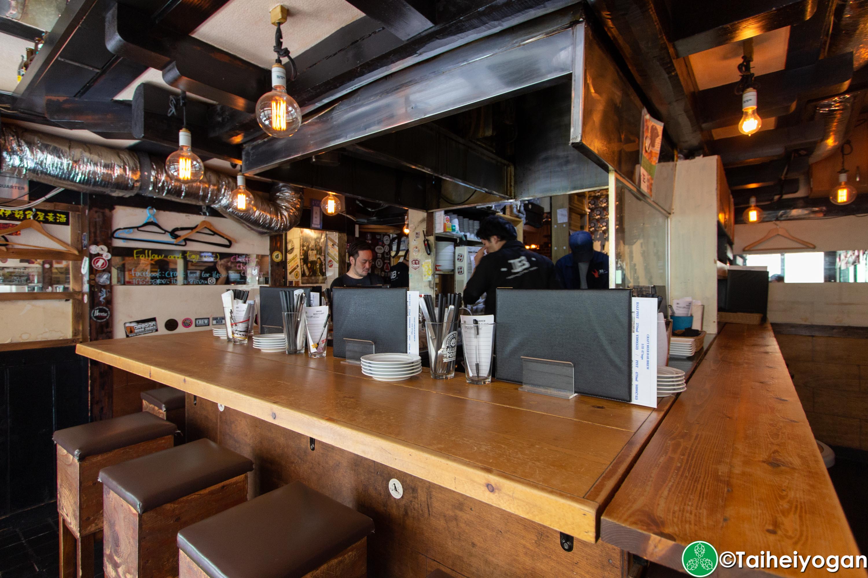 Craft Beer Bar Ibrew (Ginza/銀座) - Interior - Bar Seating