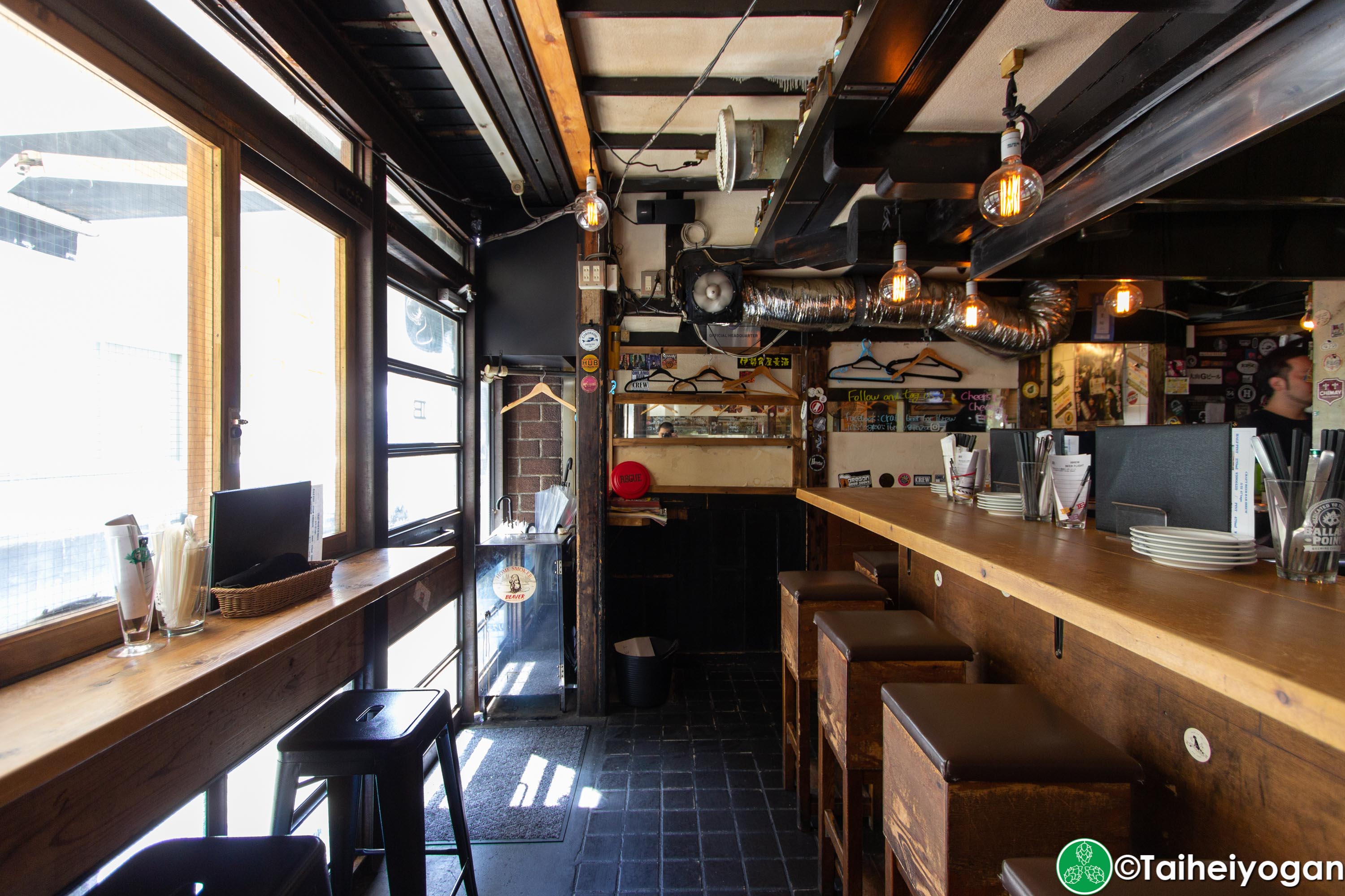 Craft Beer Bar Ibrew (Ginza/銀座) - Interior - Bar Seating