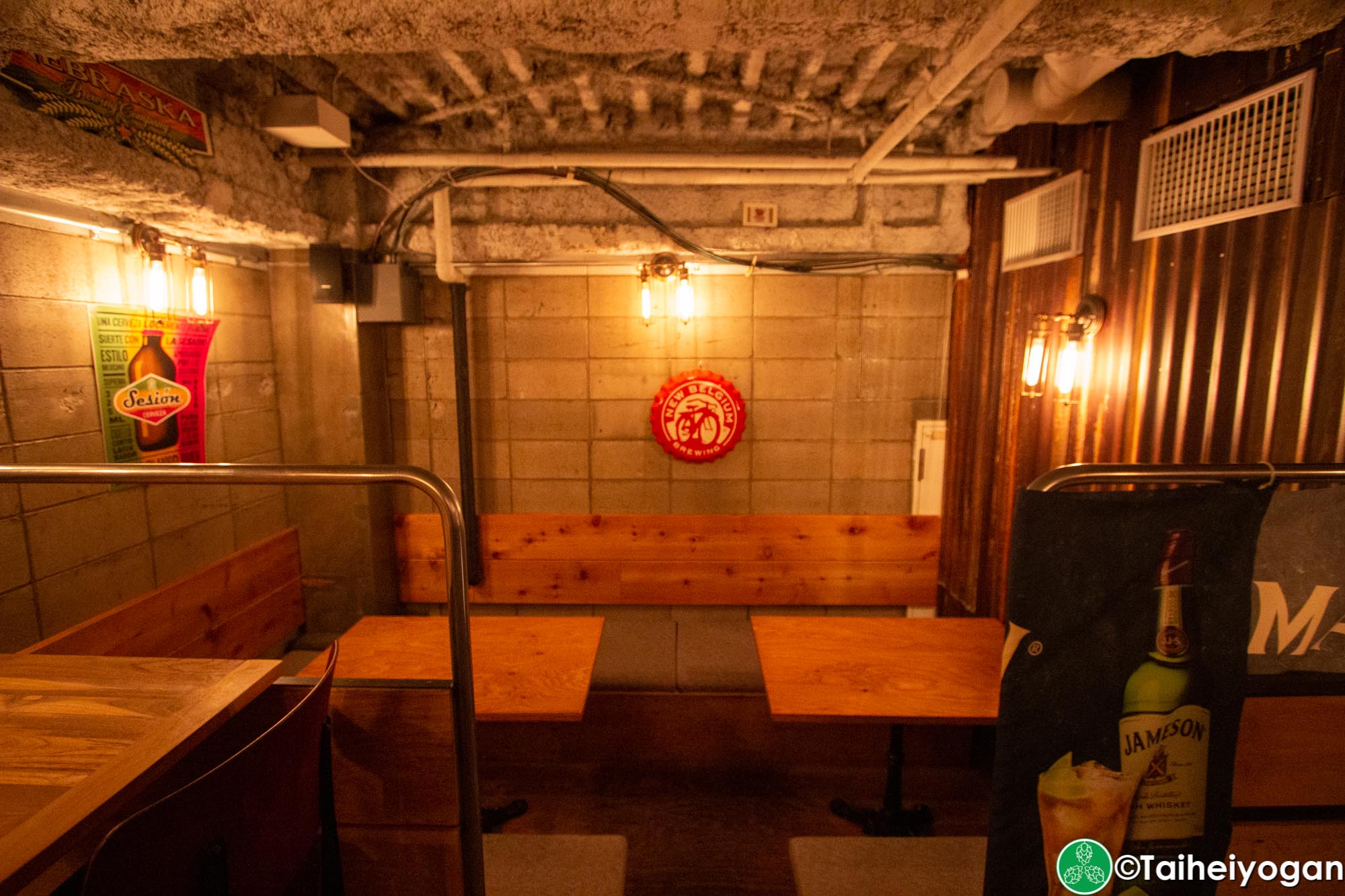 Ibrew (Akihabara-秋葉原) - Interior - Tables