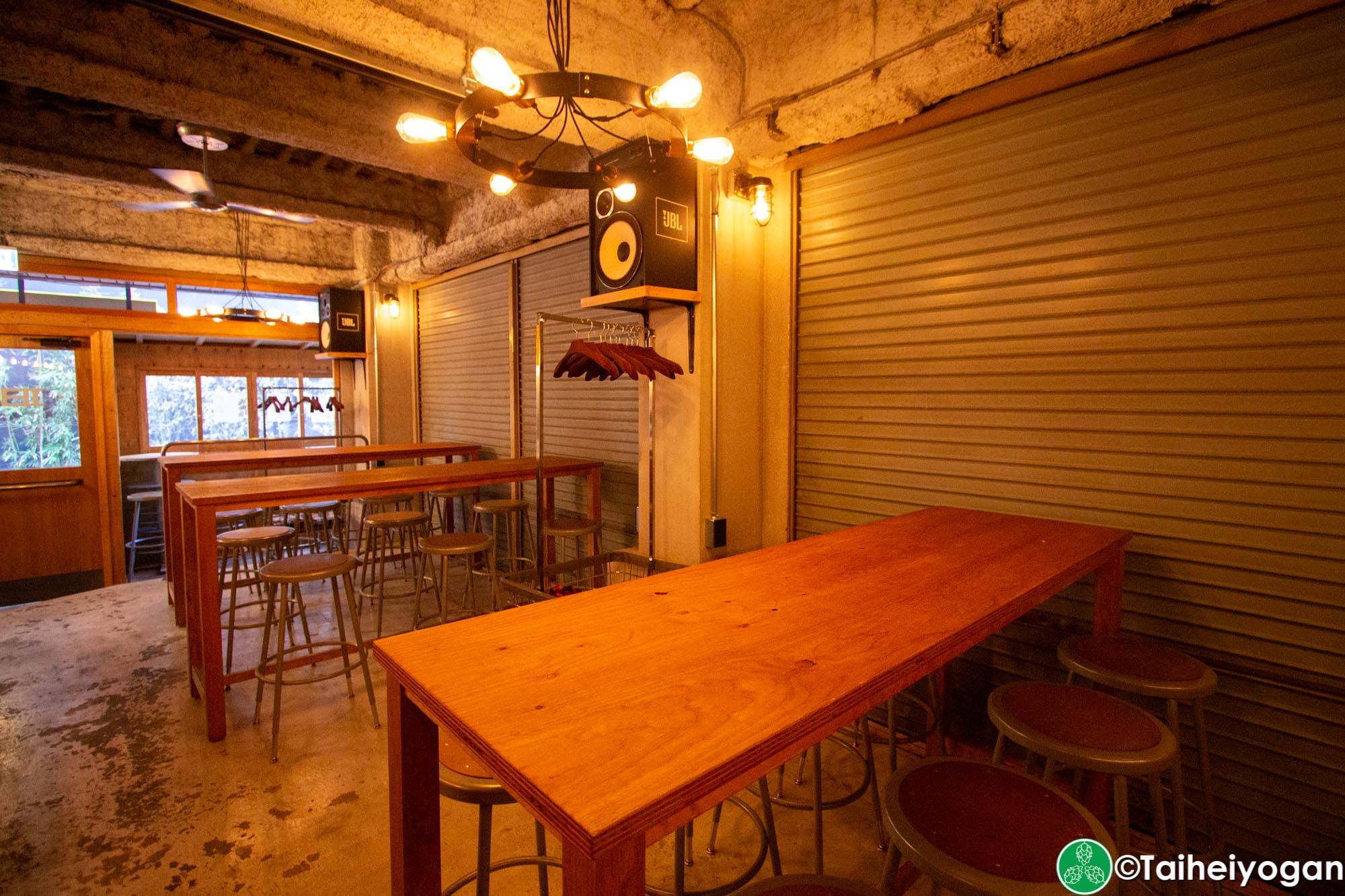 Ibrew (Akihabara-秋葉原) - Interior - Tables