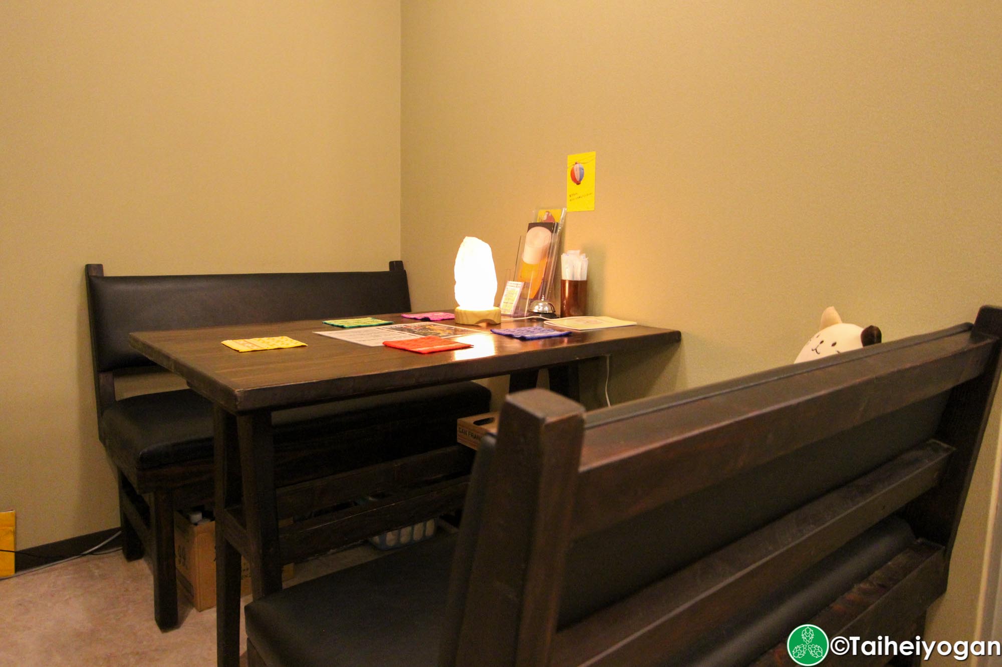Bar Milestone aka Candy - Interior - Table Seating