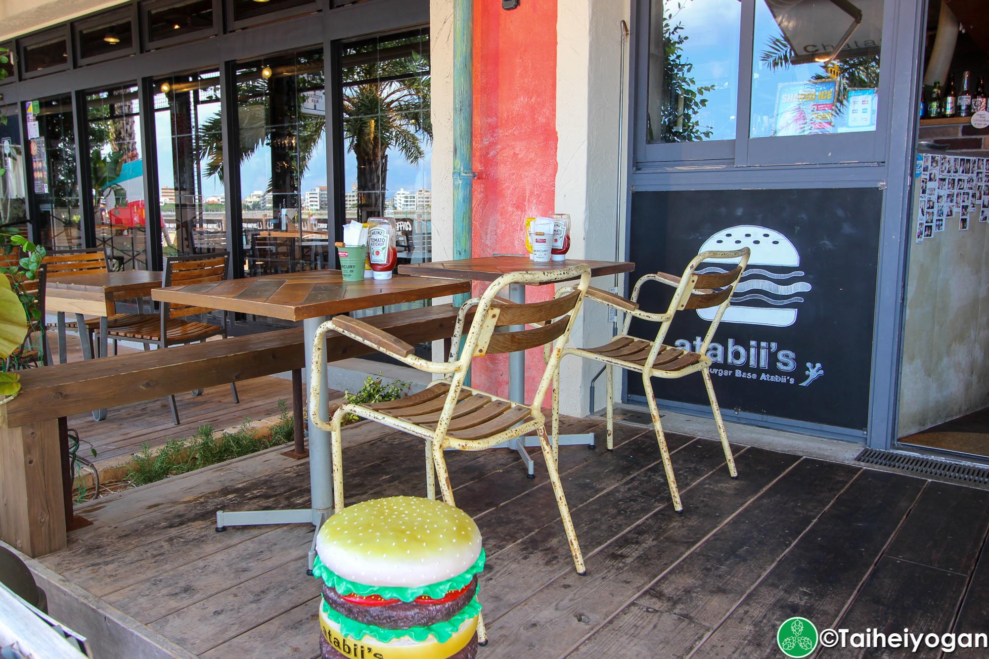 Chatan Burger Base Atabiis - Outdoor Seating