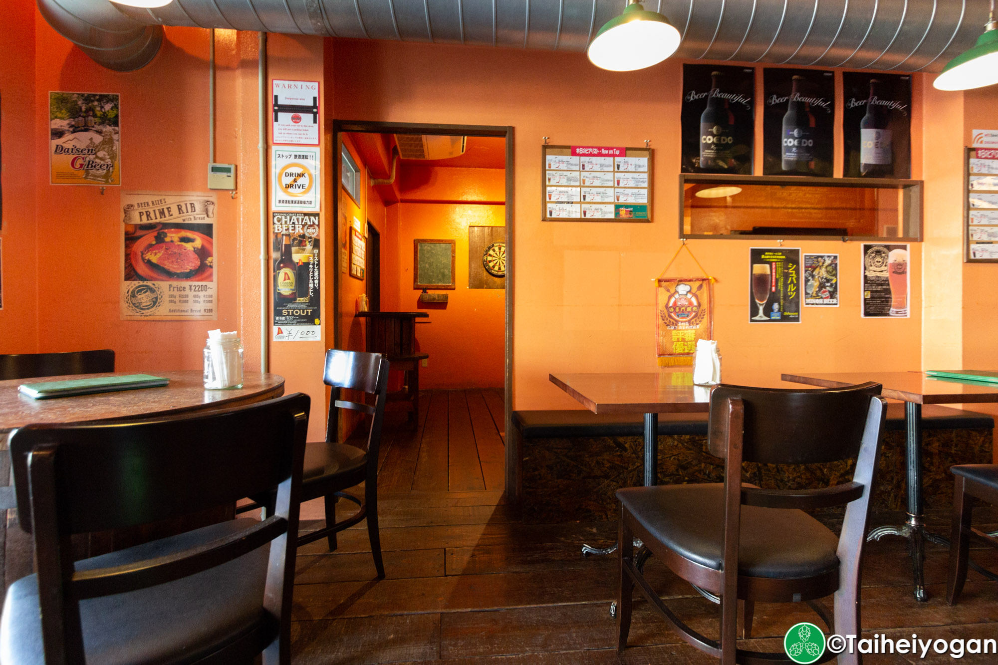 Craft Beer Pub Beer Rize - Interior - Table Seating