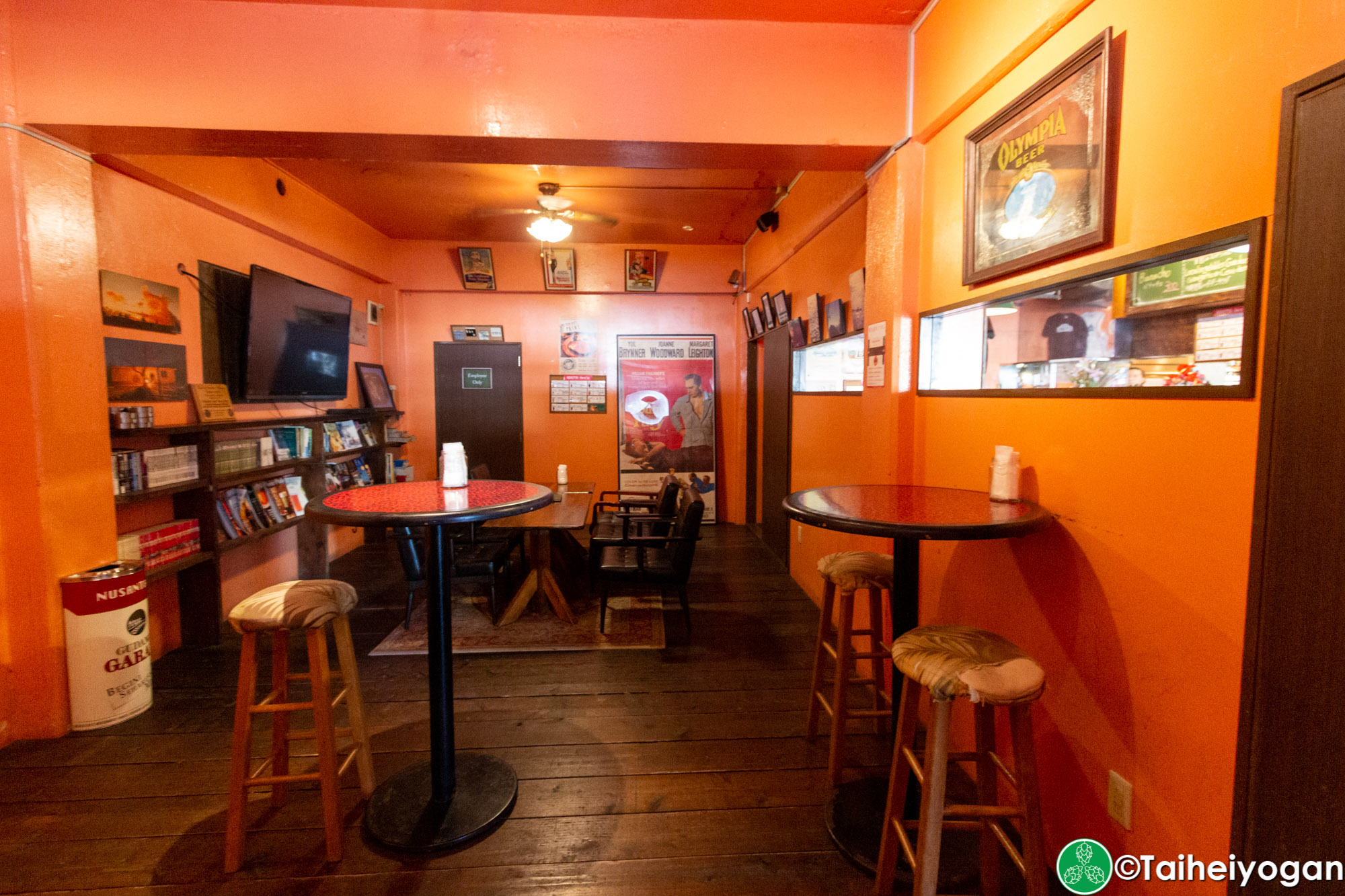 Craft Beer Pub Beer Rize - Interior - Table Seating