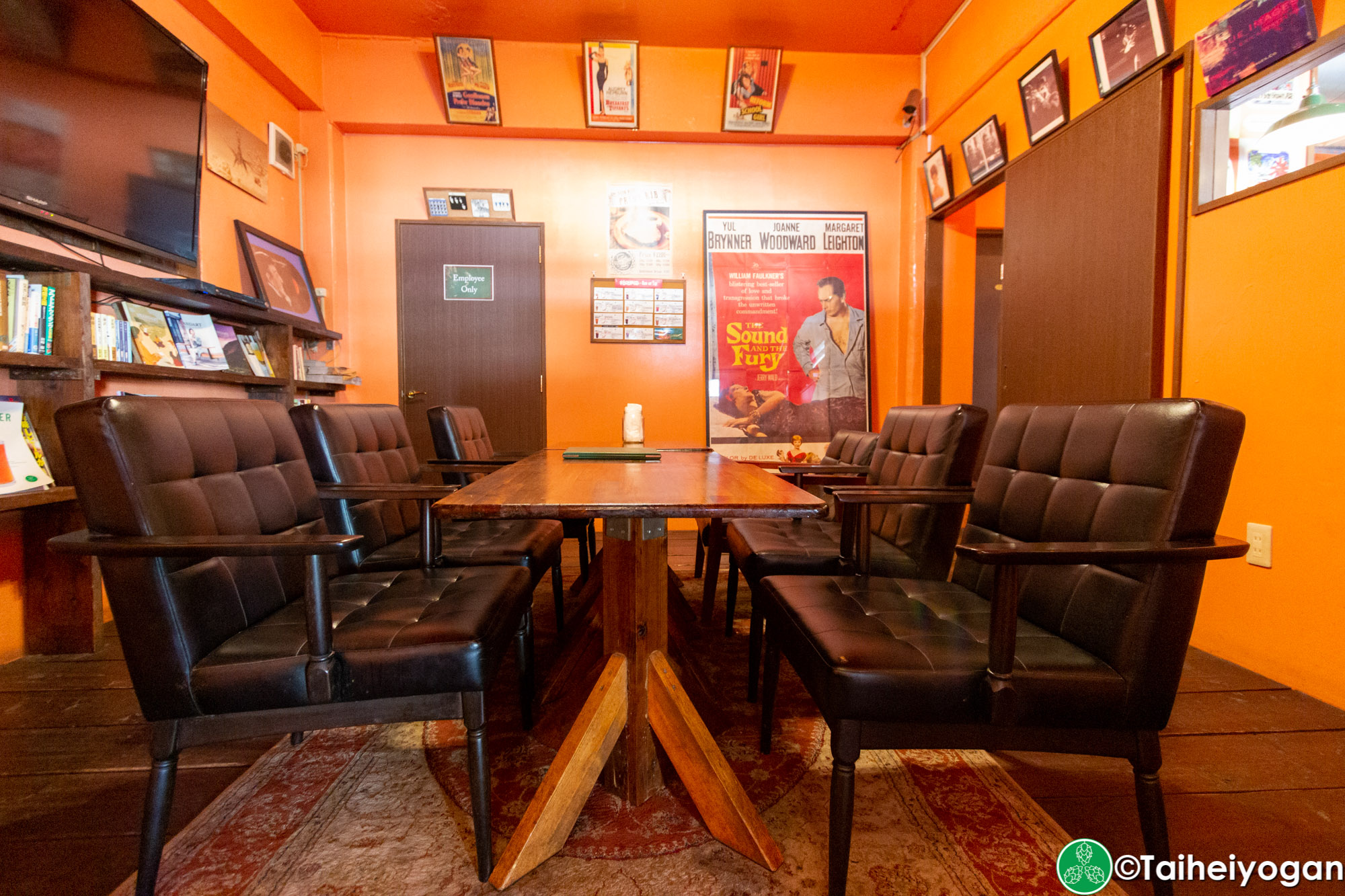 Craft Beer Pub Beer Rize - Interior - Table Seating
