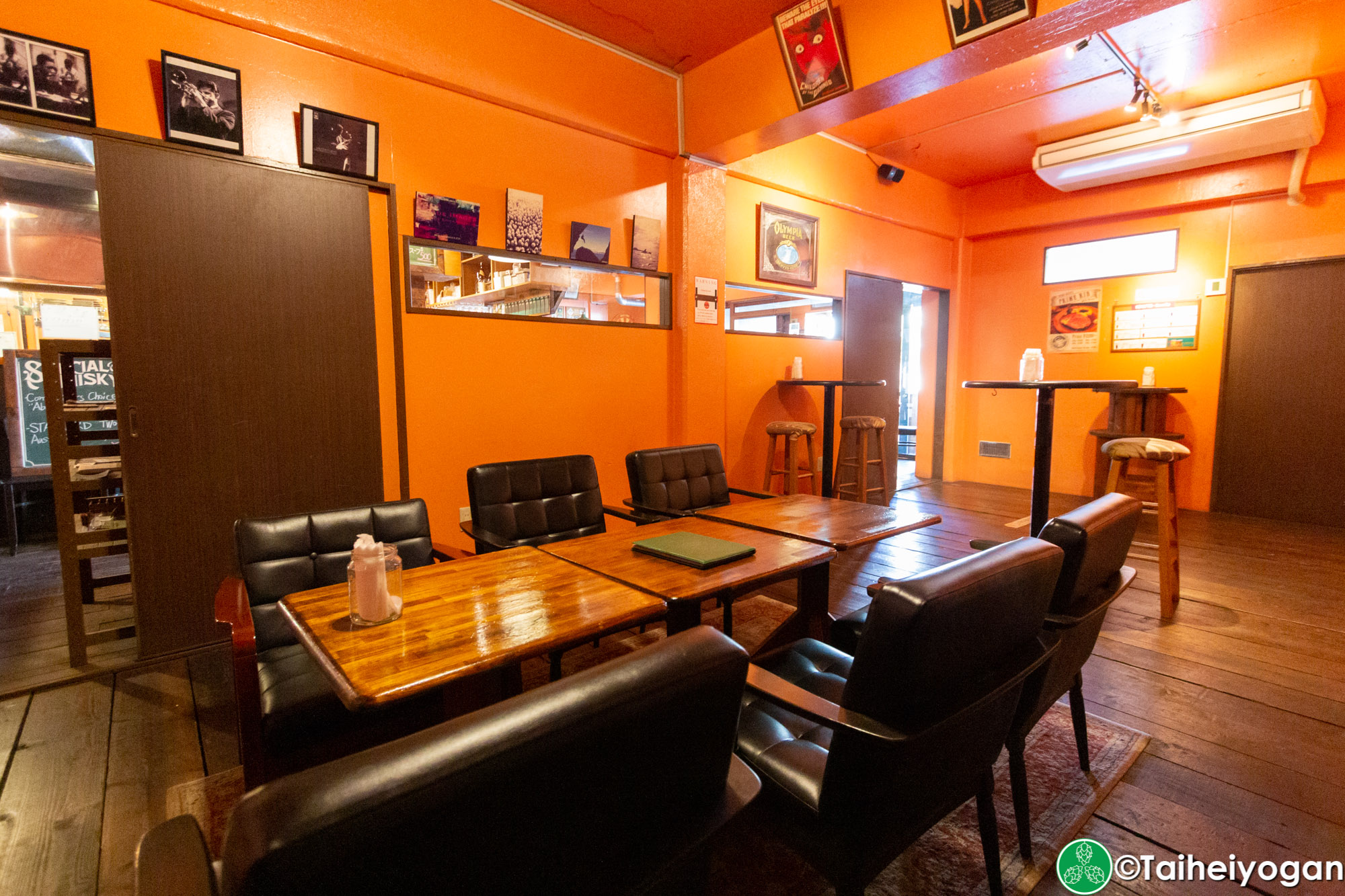 Craft Beer Pub Beer Rize - Interior - Table Seating