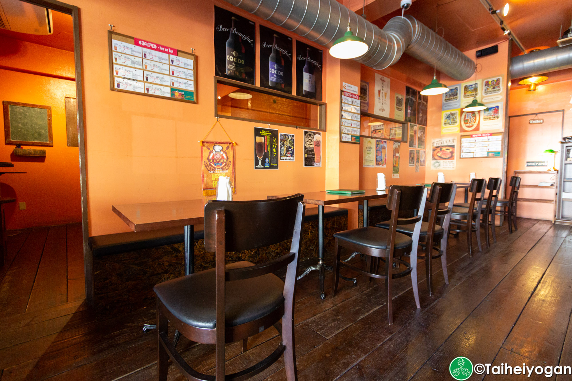 Craft Beer Pub Beer Rize - Interior - Table Seating