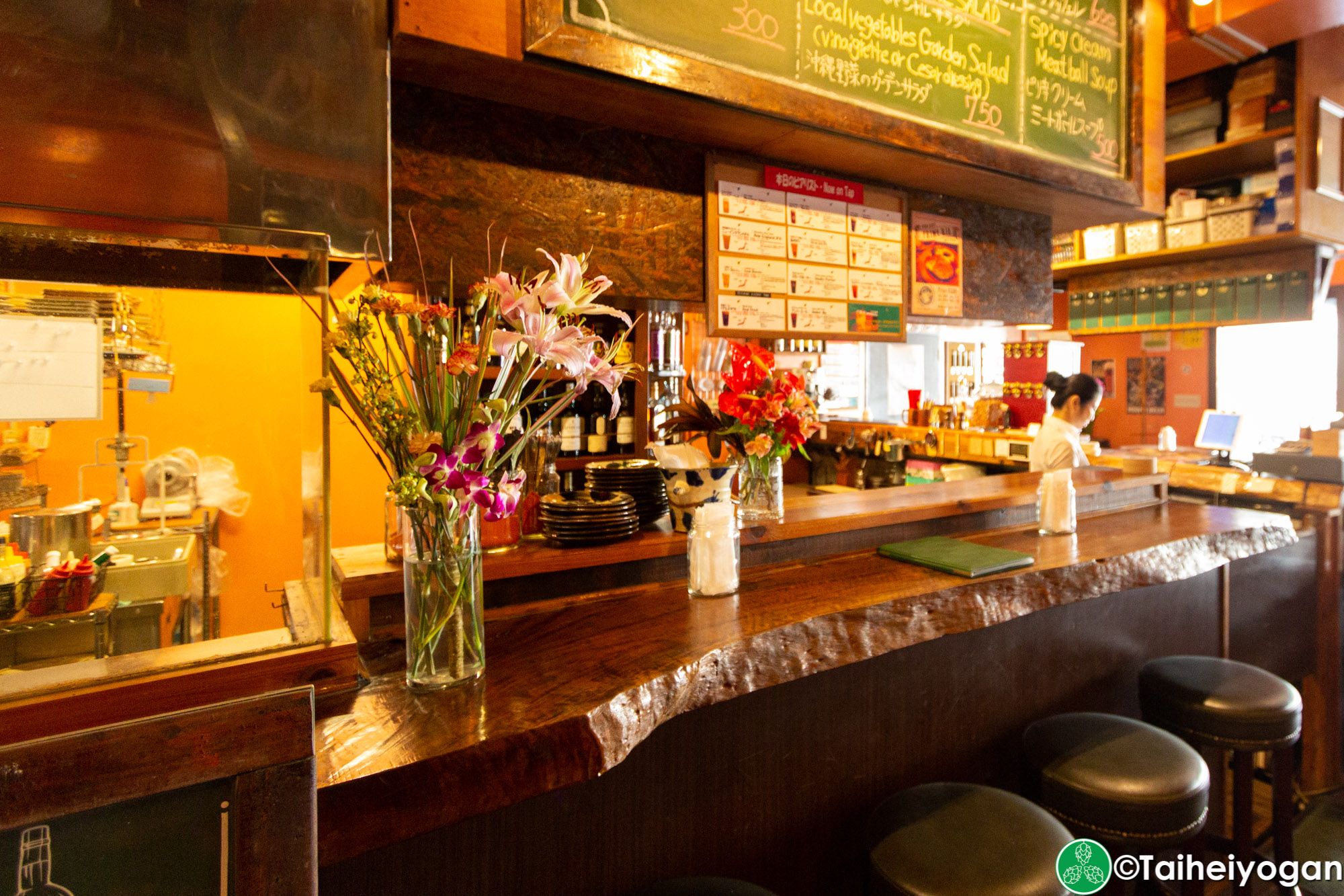 Craft Beer Pub Beer Rize - Interior - Bar Counter Seating