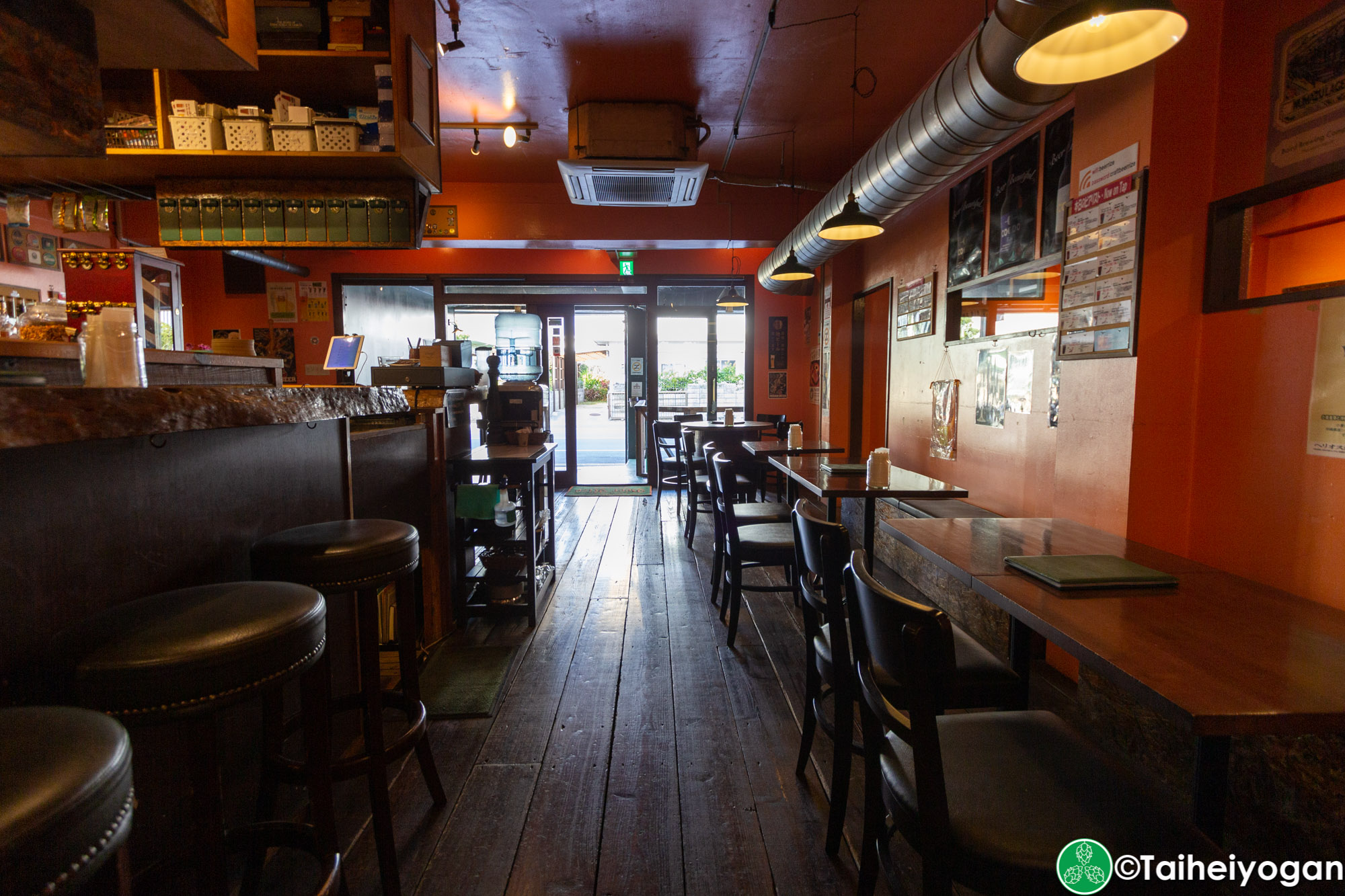 Craft Beer Pub Beer Rize - Interior - Table Seating