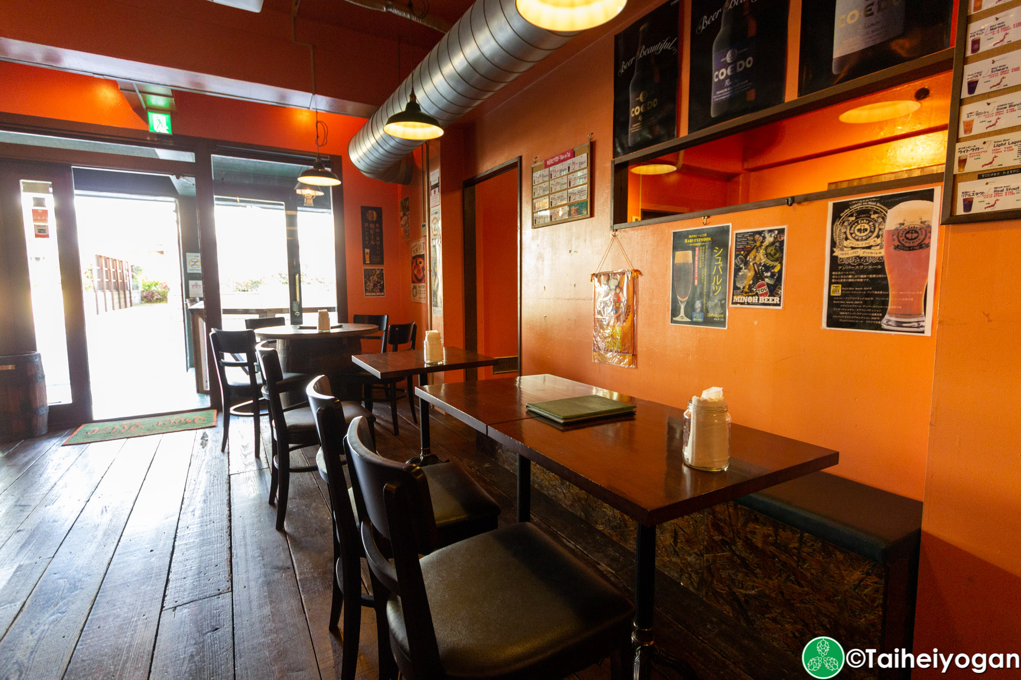 Craft Beer Pub Beer Rize - Interior - Table Seating