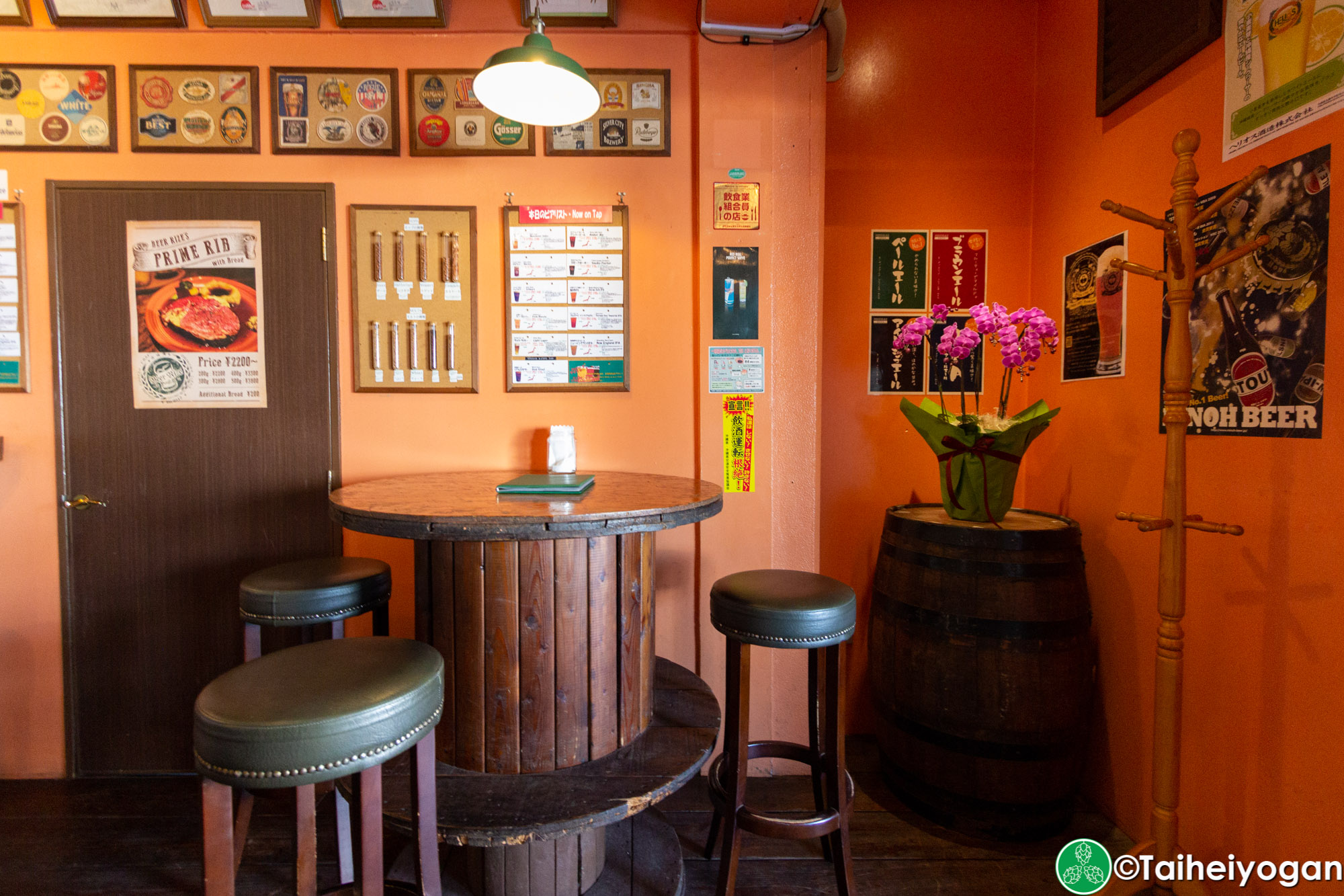 Craft Beer Pub Beer Rize - Interior - Table Seating