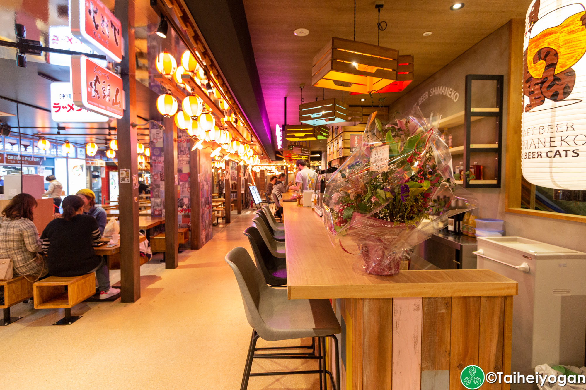 Craft Beer Shimaneko・クラフトビール しまねこ - Interior - Counter Seating