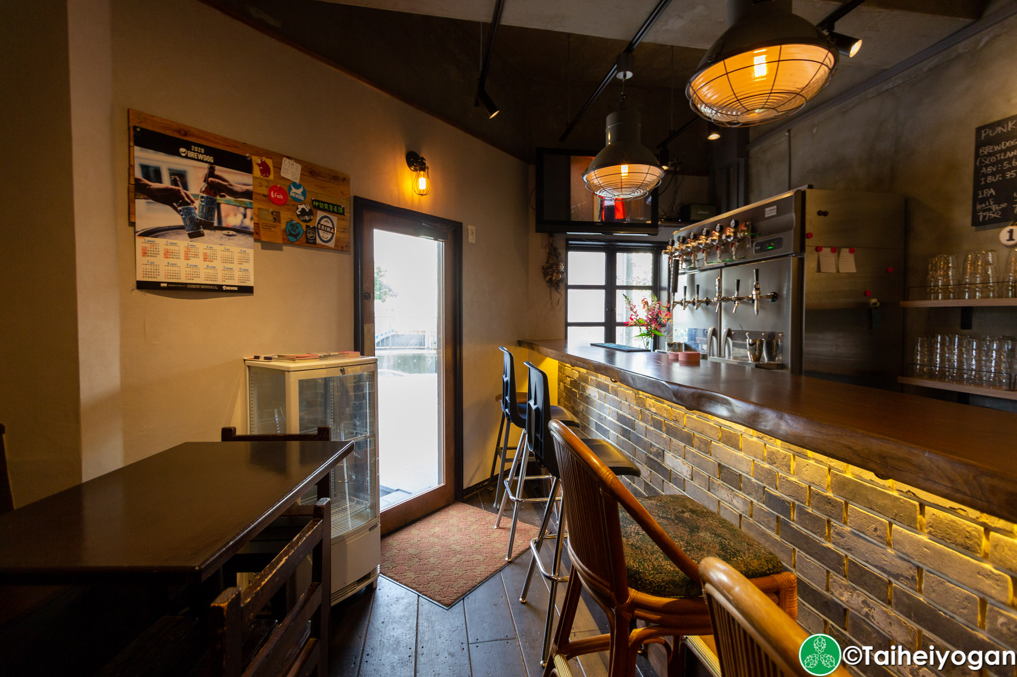 Beerbar Felt - Interior - Bar Counter Seating