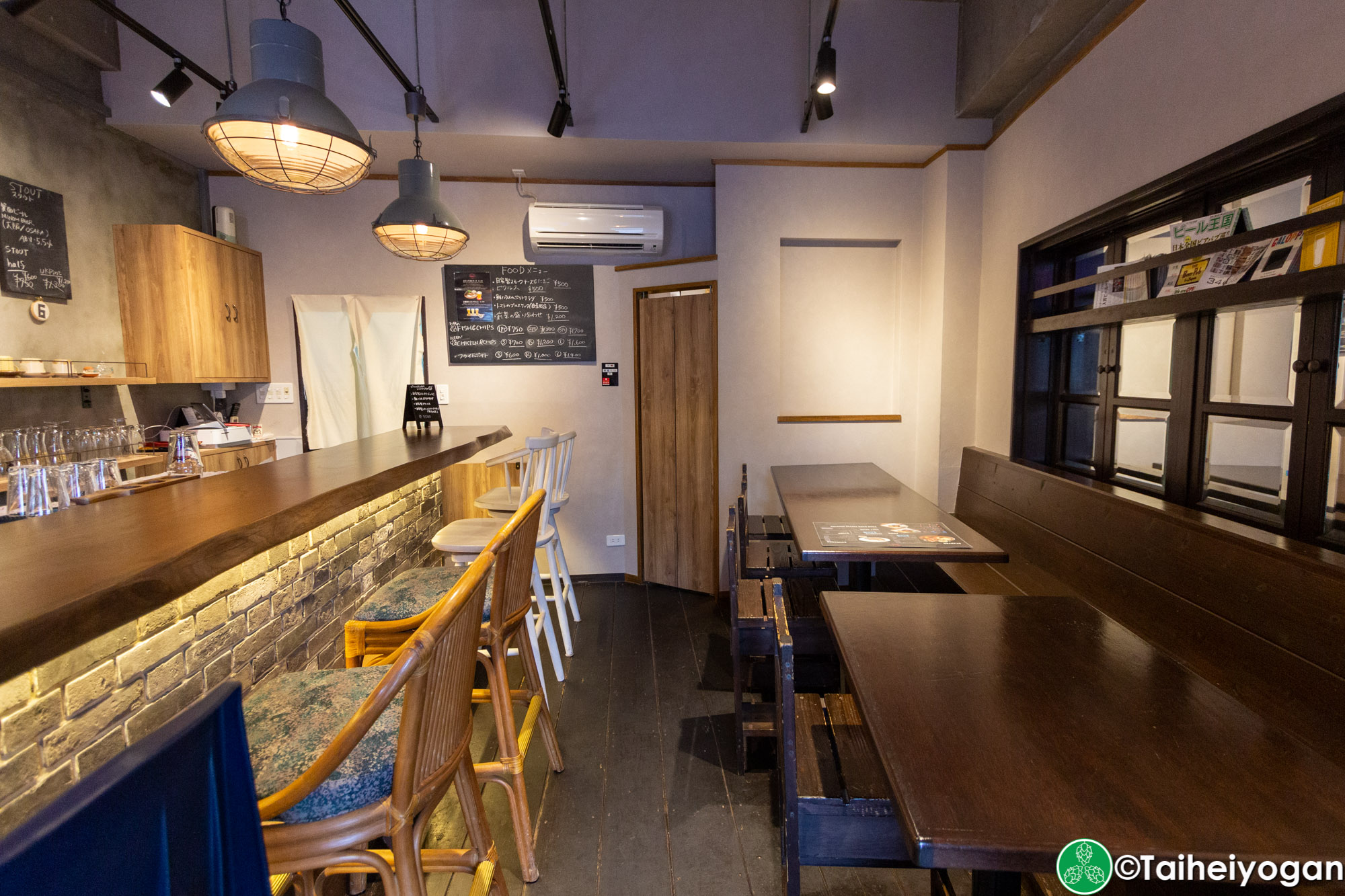 Beerbar Felt - Interior - Bar Counter Seating