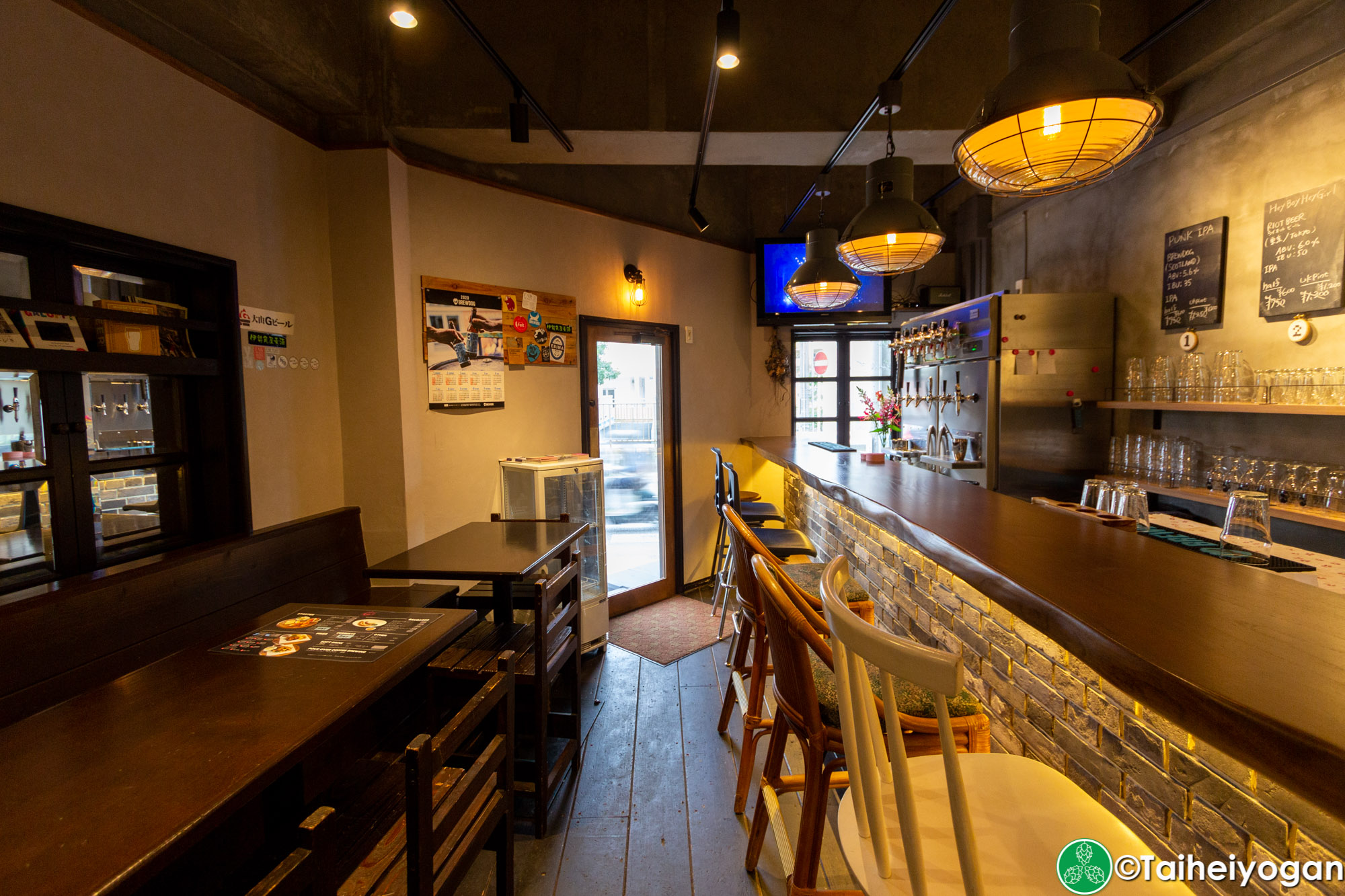 Beerbar Felt - Interior - Bar Counter Seating