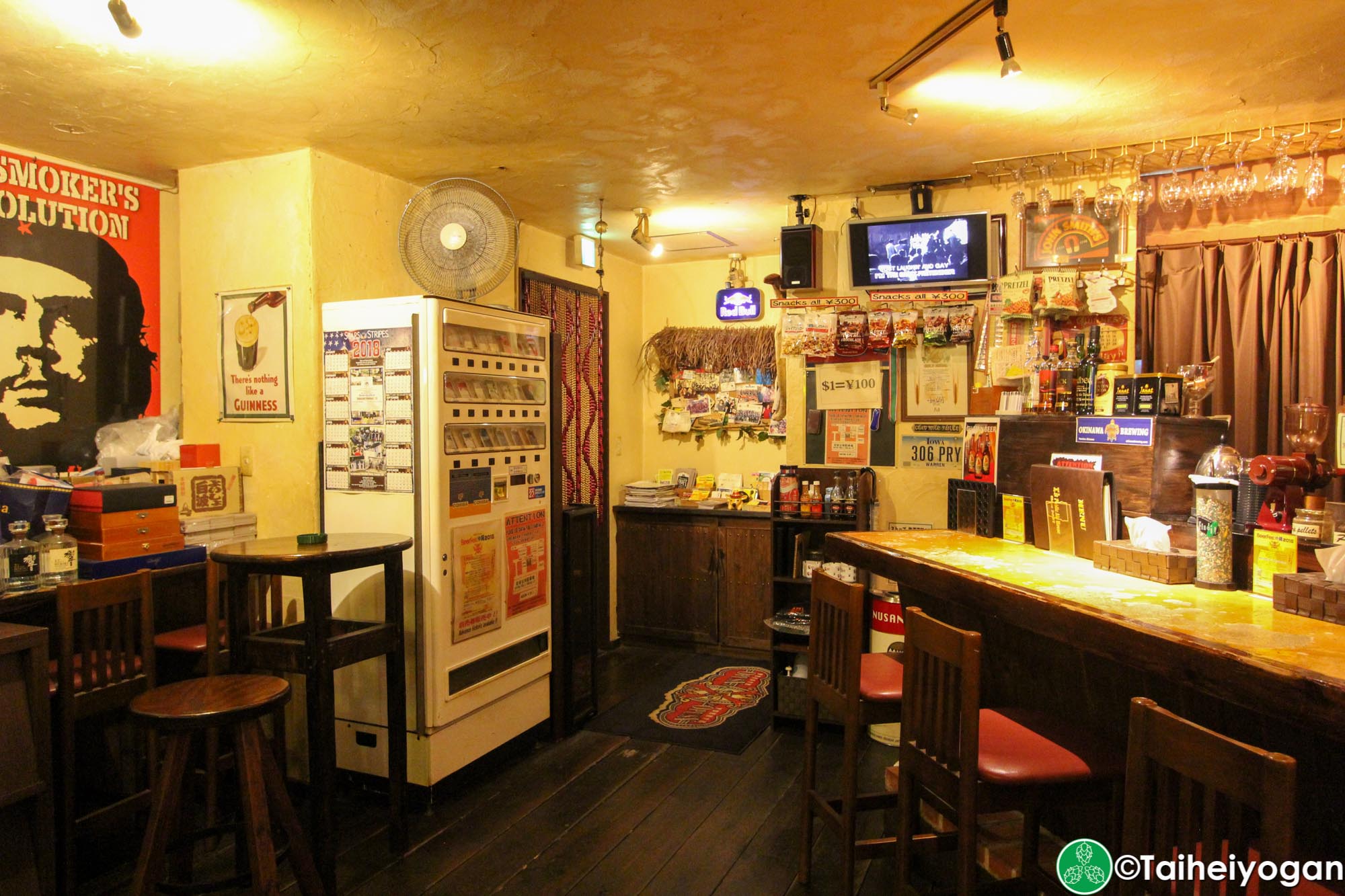 I's Public Ale House - Interior Entrance