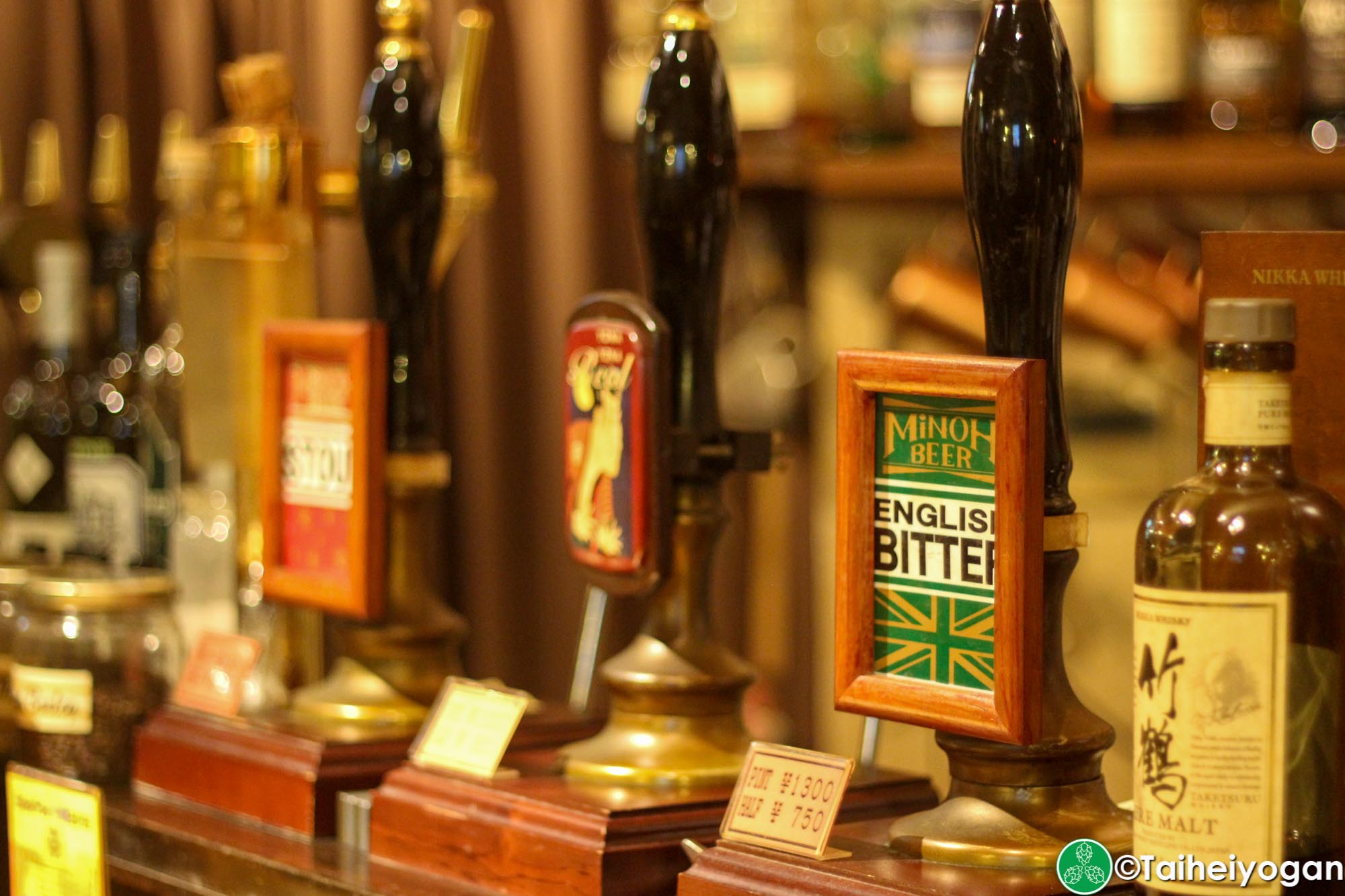 I's Public Ale House - Interior Bar - Beer Hand Pump