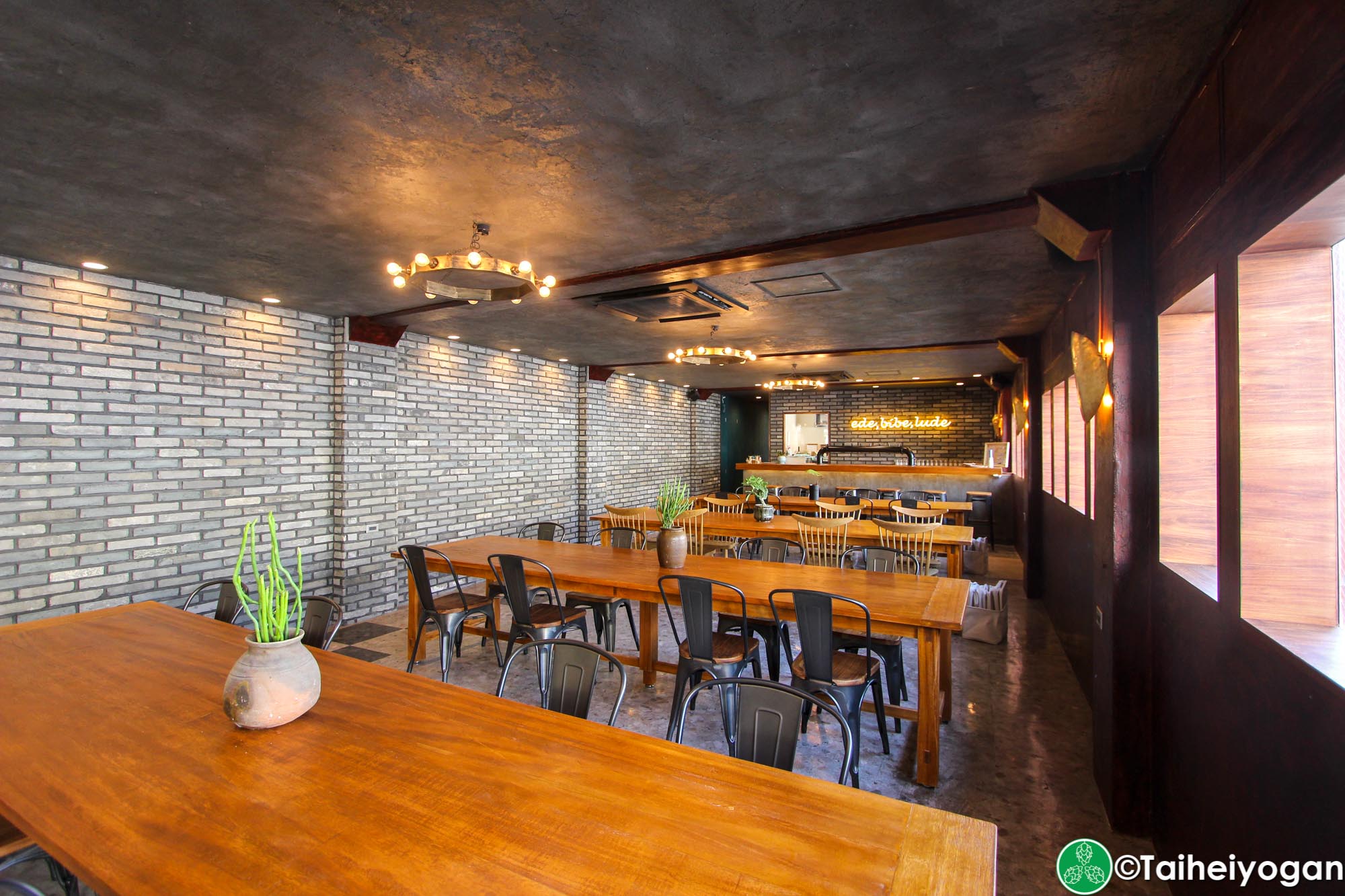 Ukishima Brewery Taproom - Interior - Seating