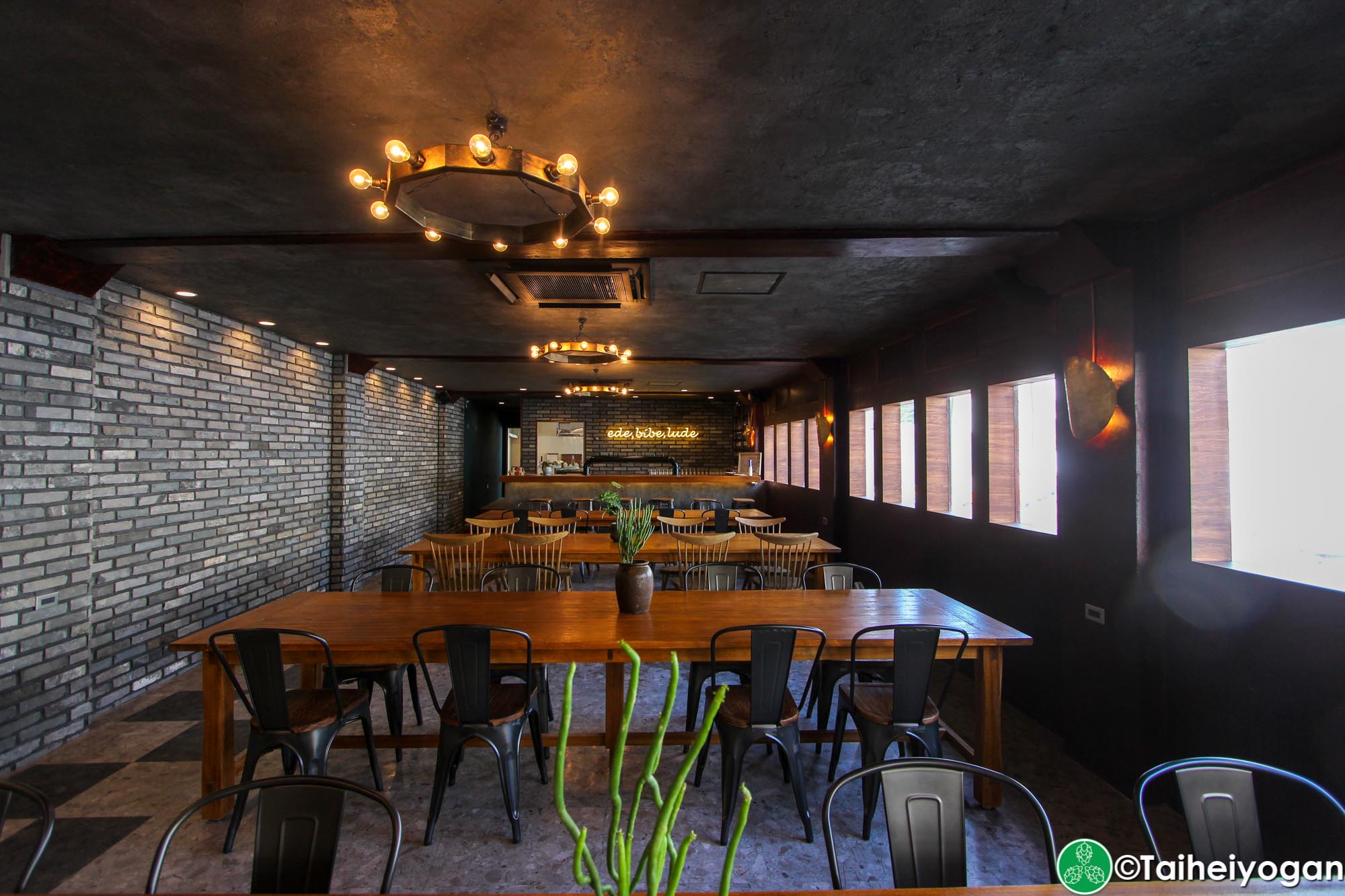 Ukishima Brewery Taproom - Interior - Seating