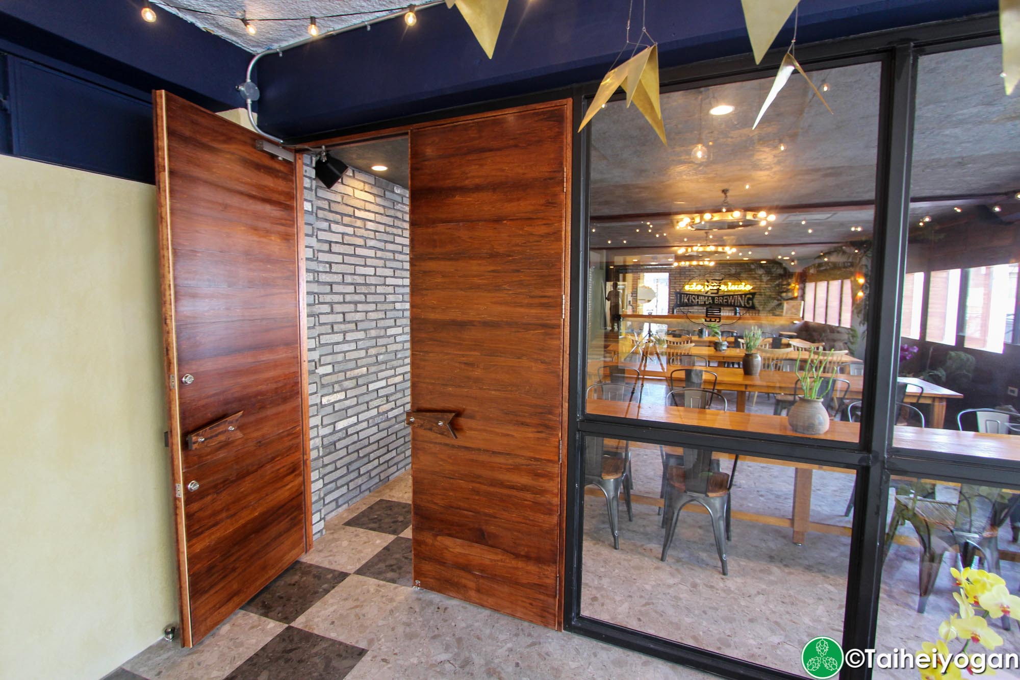 Ukishima Brewery Taproom - Interior