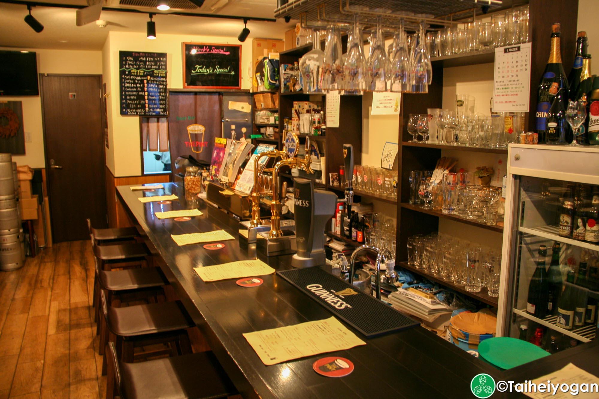 Beer Bar the Pint - Interior - Bar Seating