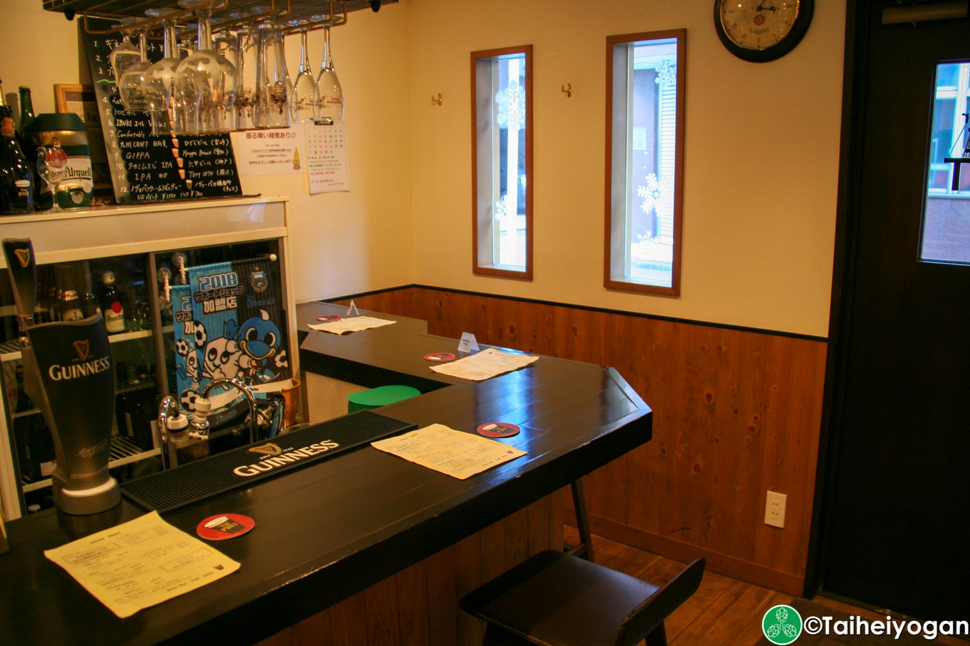 Beer Bar the Pint - Interior - Bar Seating