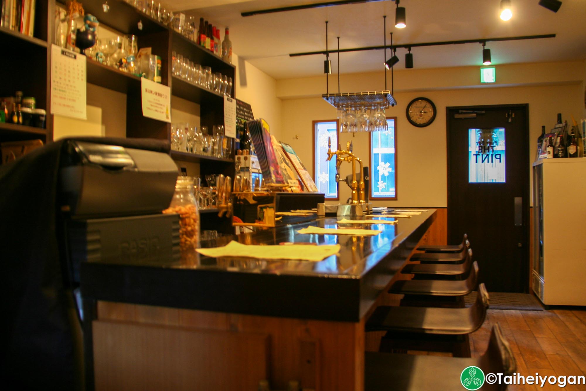 Beer Bar the Pint - Interior - Bar Seating