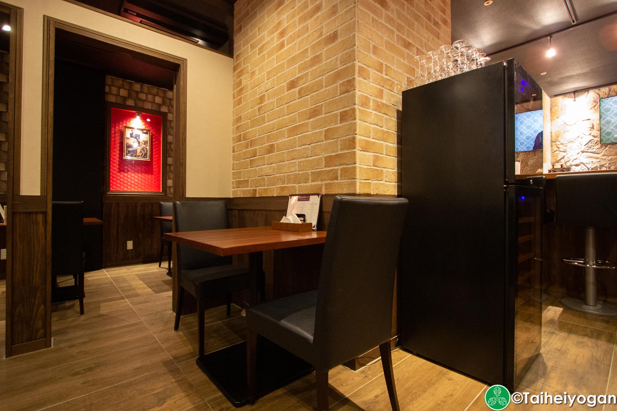 Midtown BBQ (Yokohama - 横浜店) - Interior - Tables