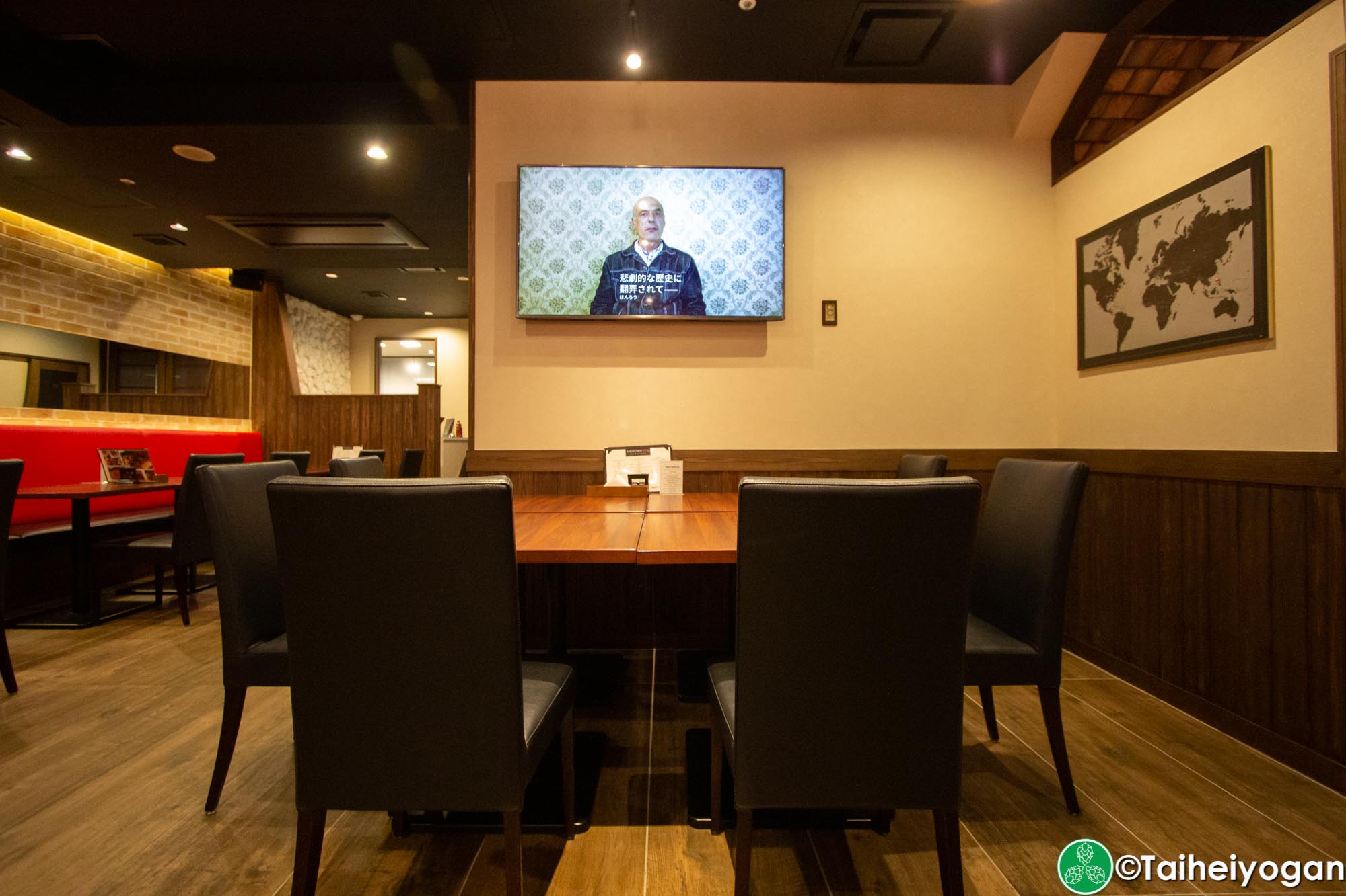 Midtown BBQ (Yokohama - 横浜店) - Interior - Tables