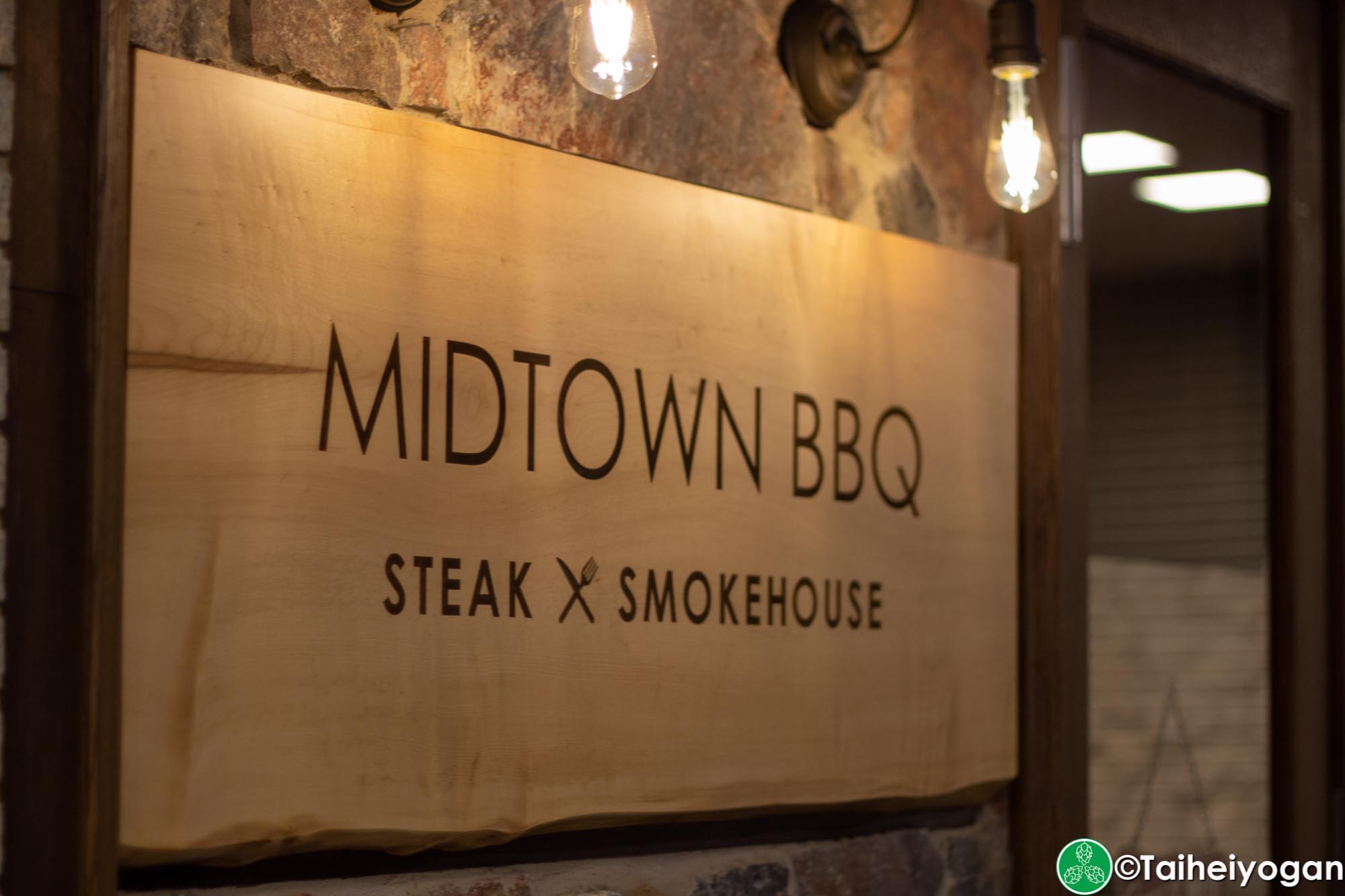 Midtown BBQ (Yokohama - 横浜店) - Entrance - Sign