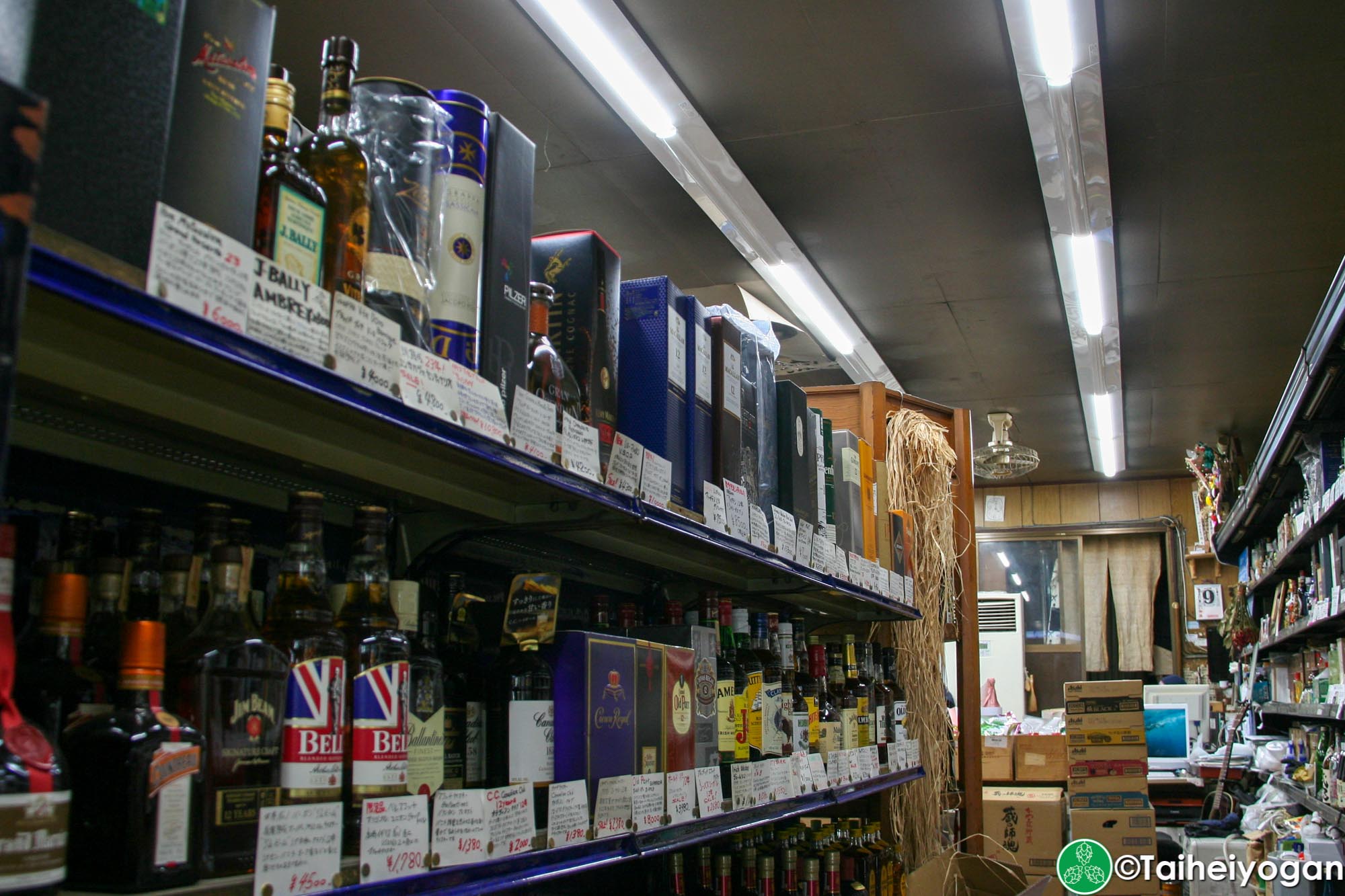 Hiraguchi Toyojiro Sakaten - Interior - Hard Liquor