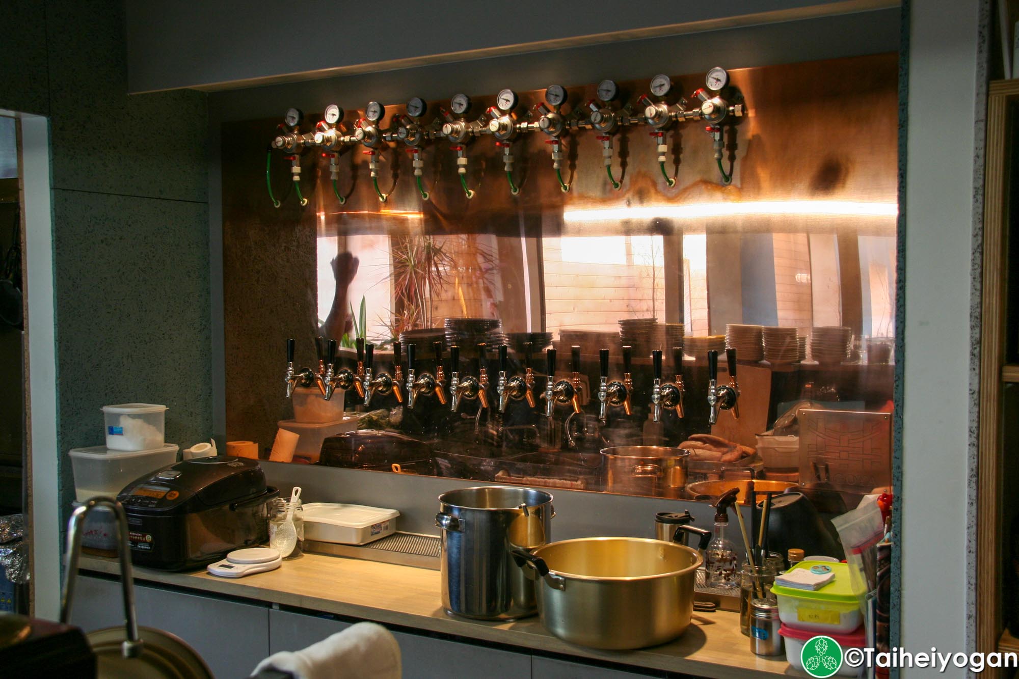 Kagoya Tasuku (籠屋たすく) - Interior - Beer Taps