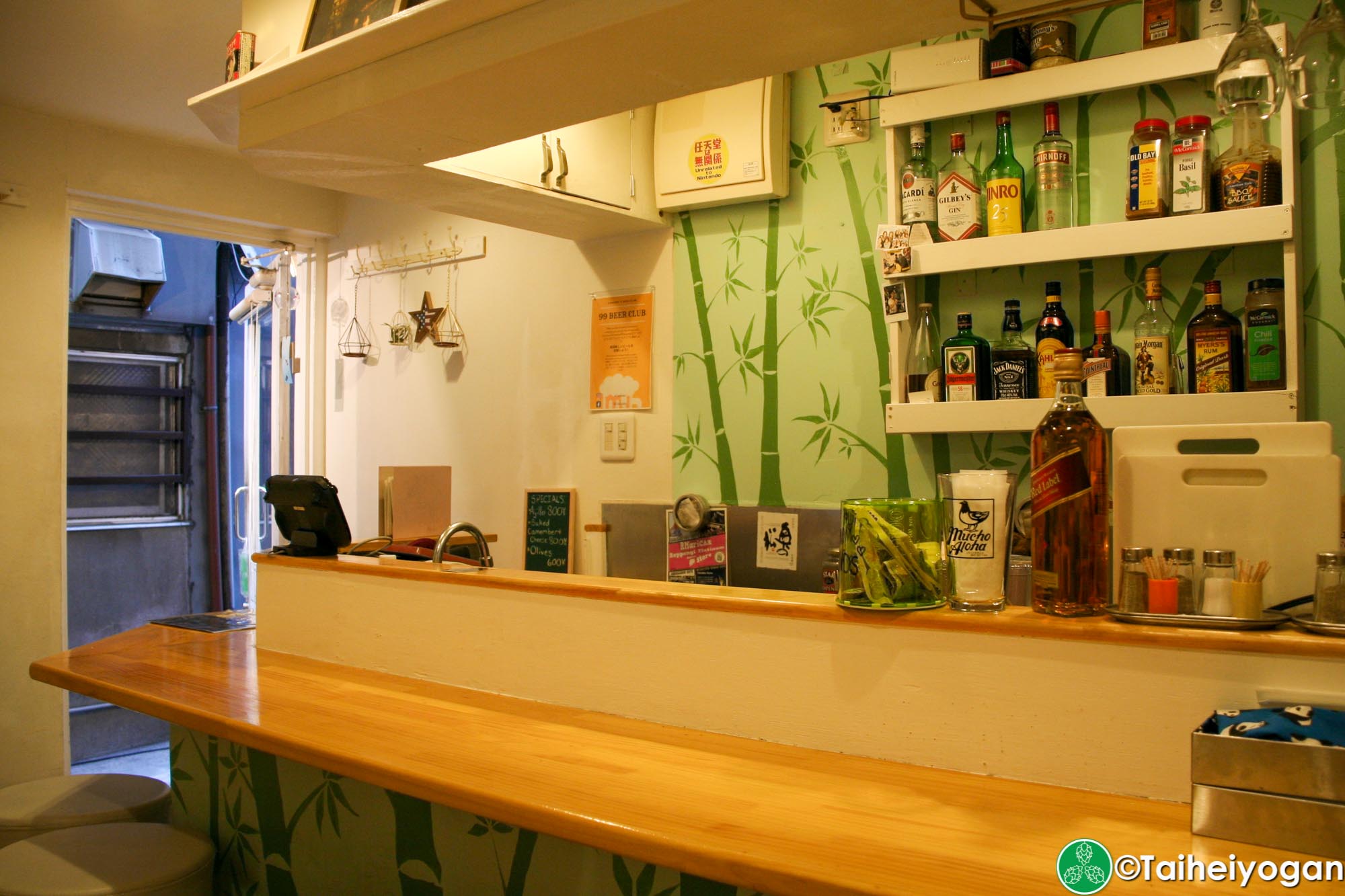 Carruba's - Interior - BarCounter