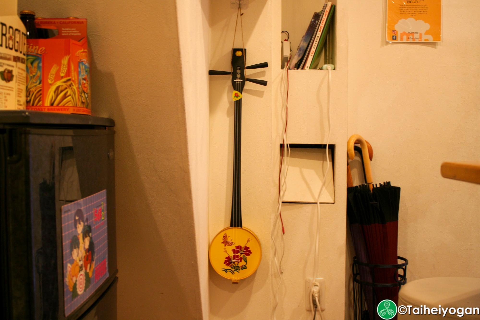 Carruba's - Interior - Decorations