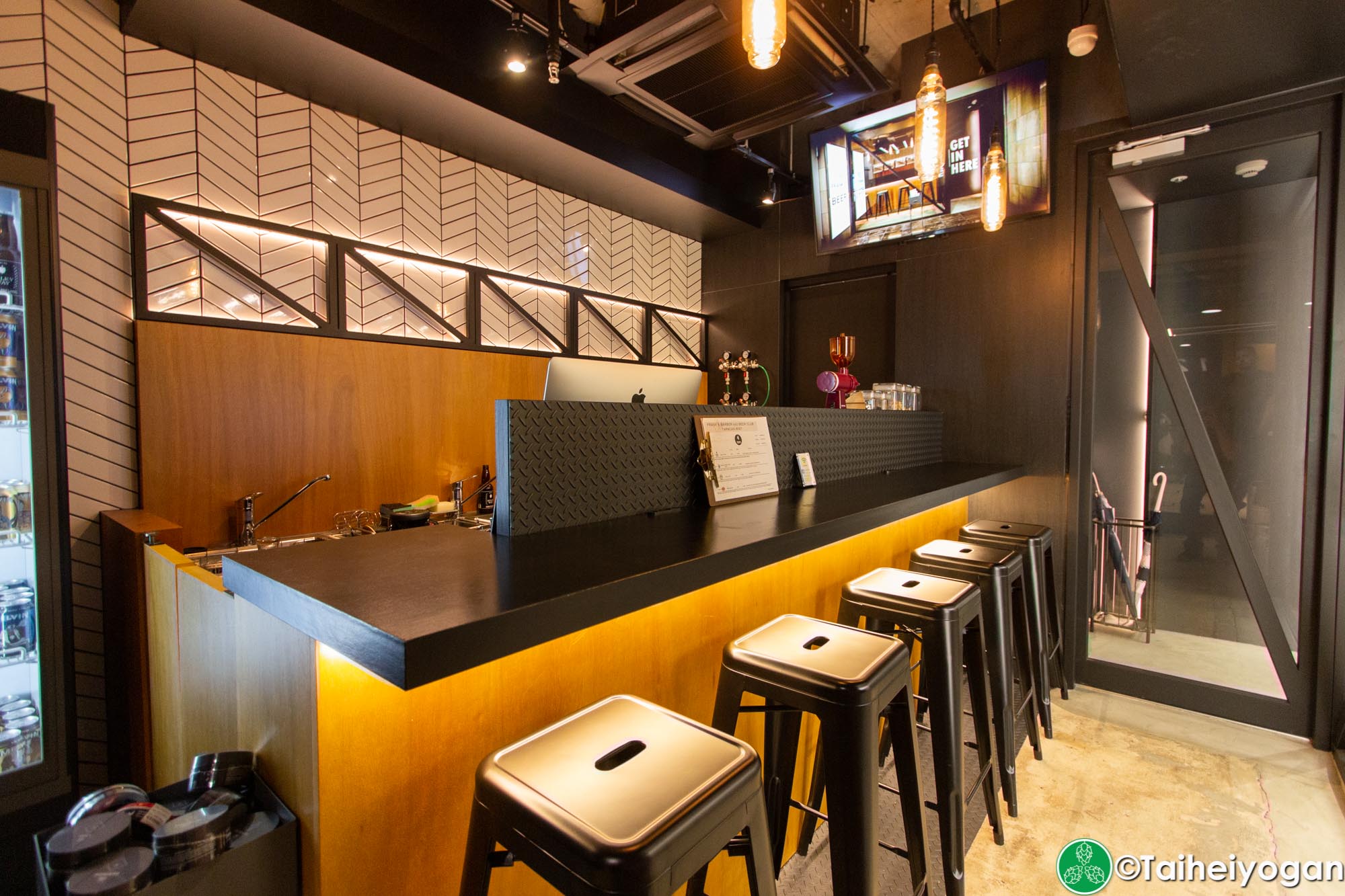 Frank's Barber and Beer Club - Interior - Bar - Bar Counter