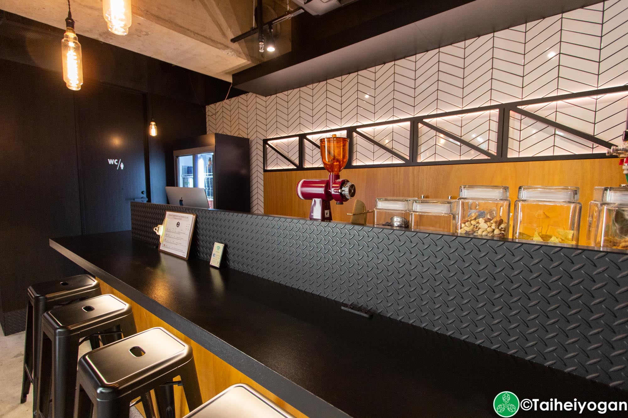 Frank's Barber and Beer Club - Interior - Bar - Bar Counter