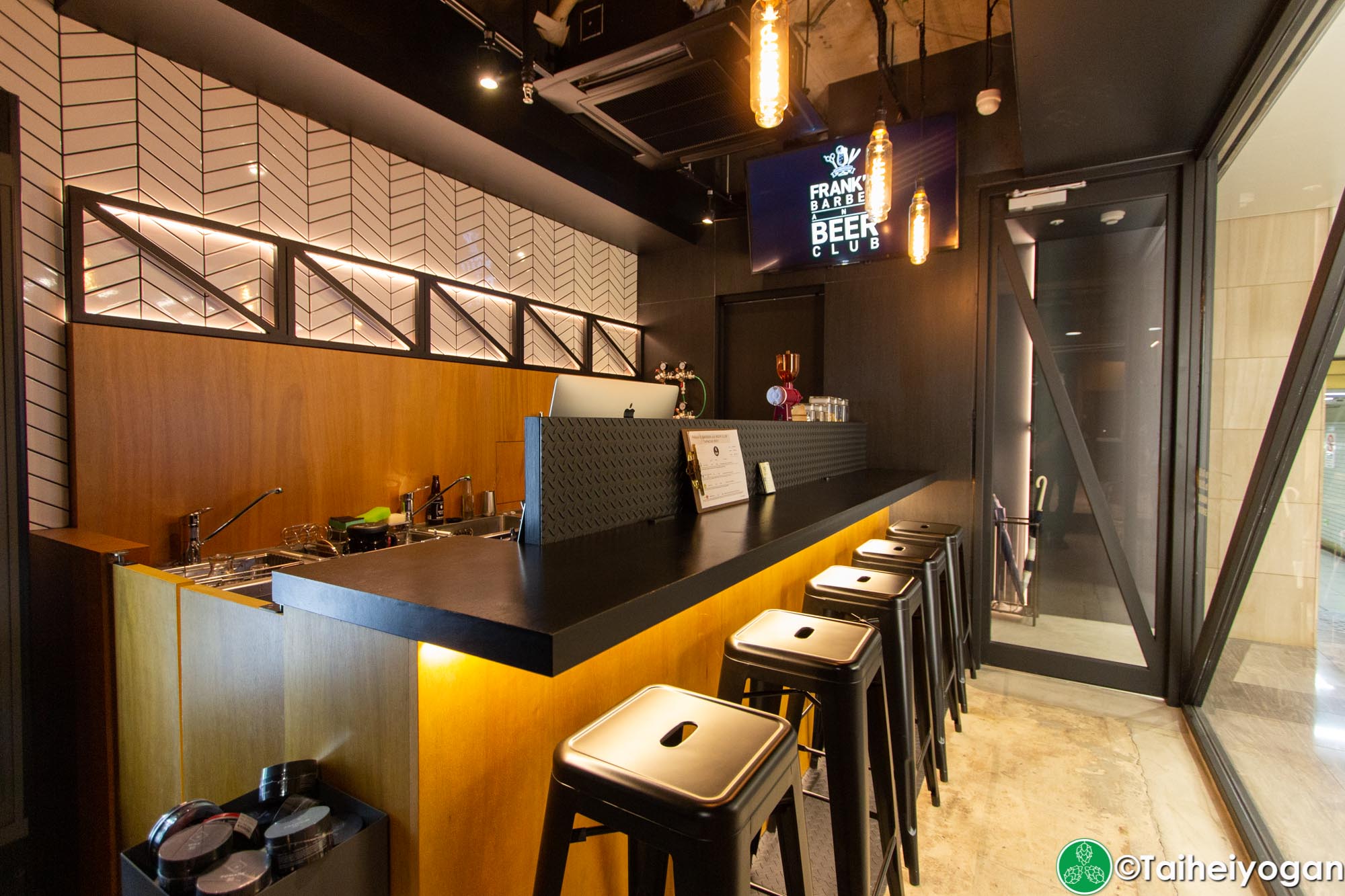 Frank's Barber and Beer Club - Interior - Bar - Bar Counter