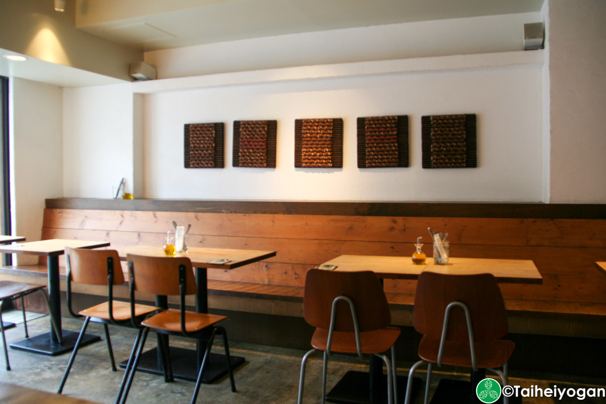 S-46 Beer Market - Interior - Tables