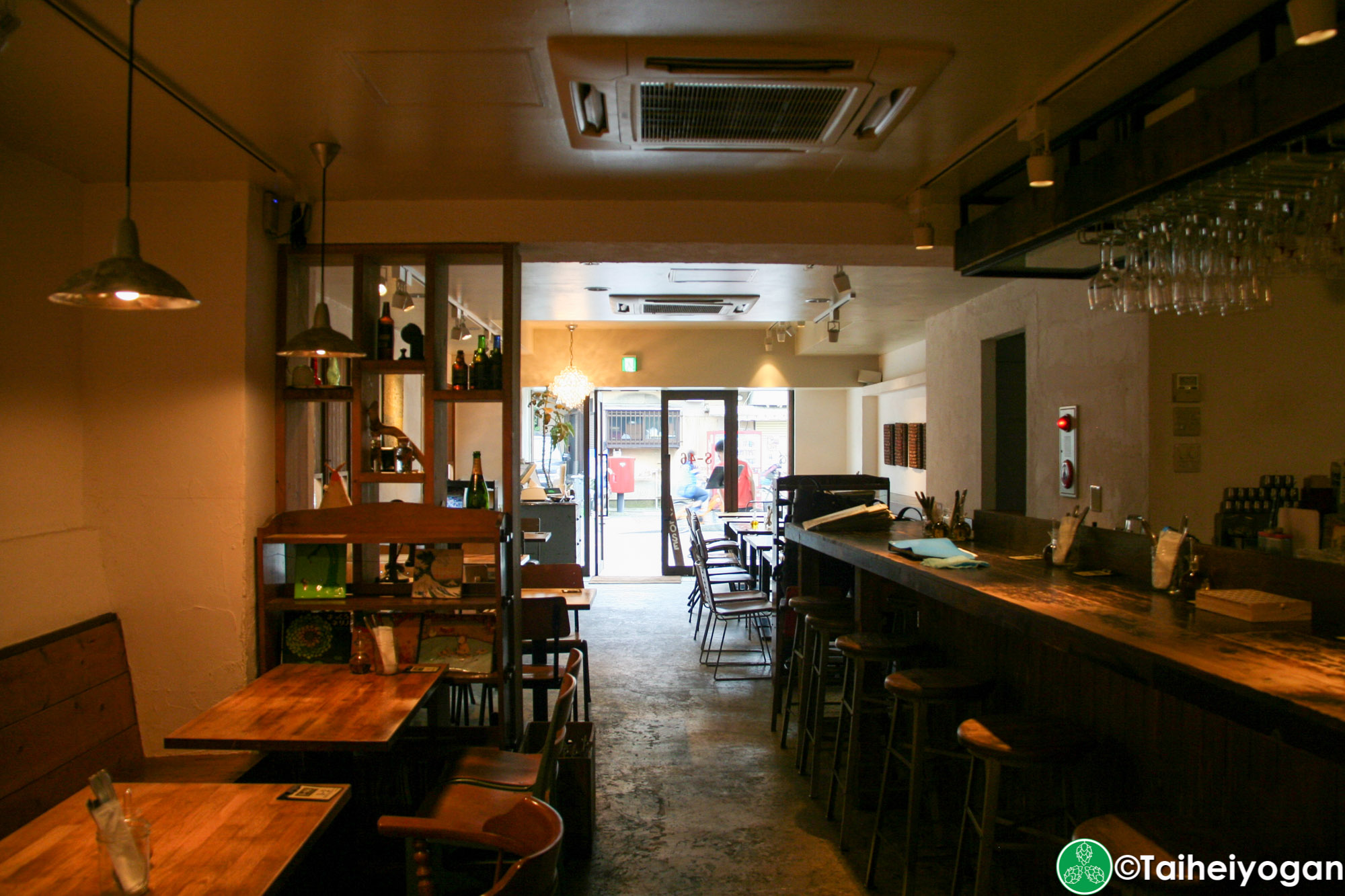 S-46 Beer Market - Interior