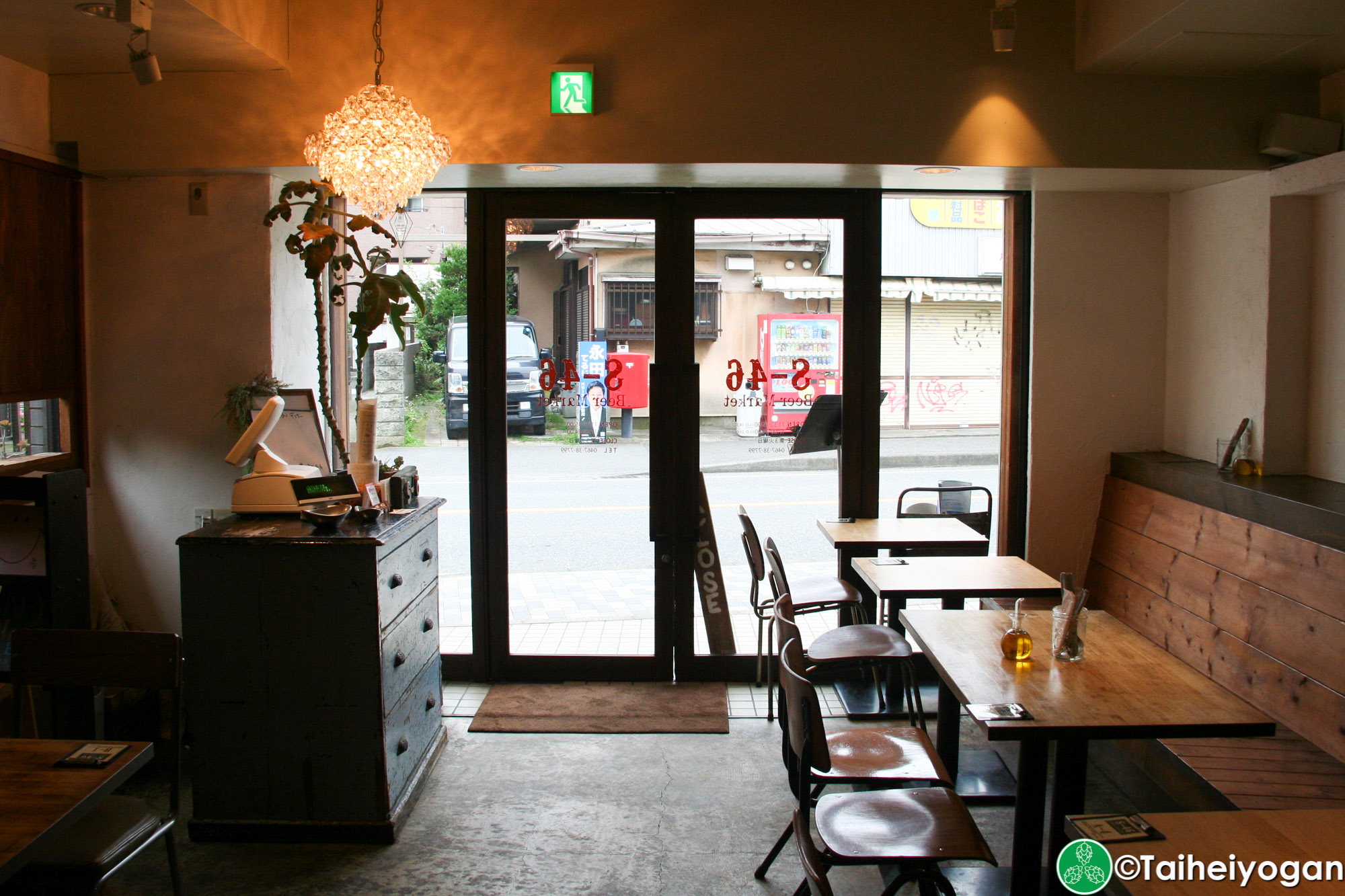 S-46 Beer Market - Interior - Tables