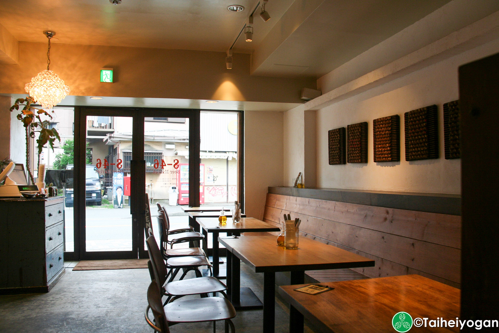 S-46 Beer Market - Interior - Tables