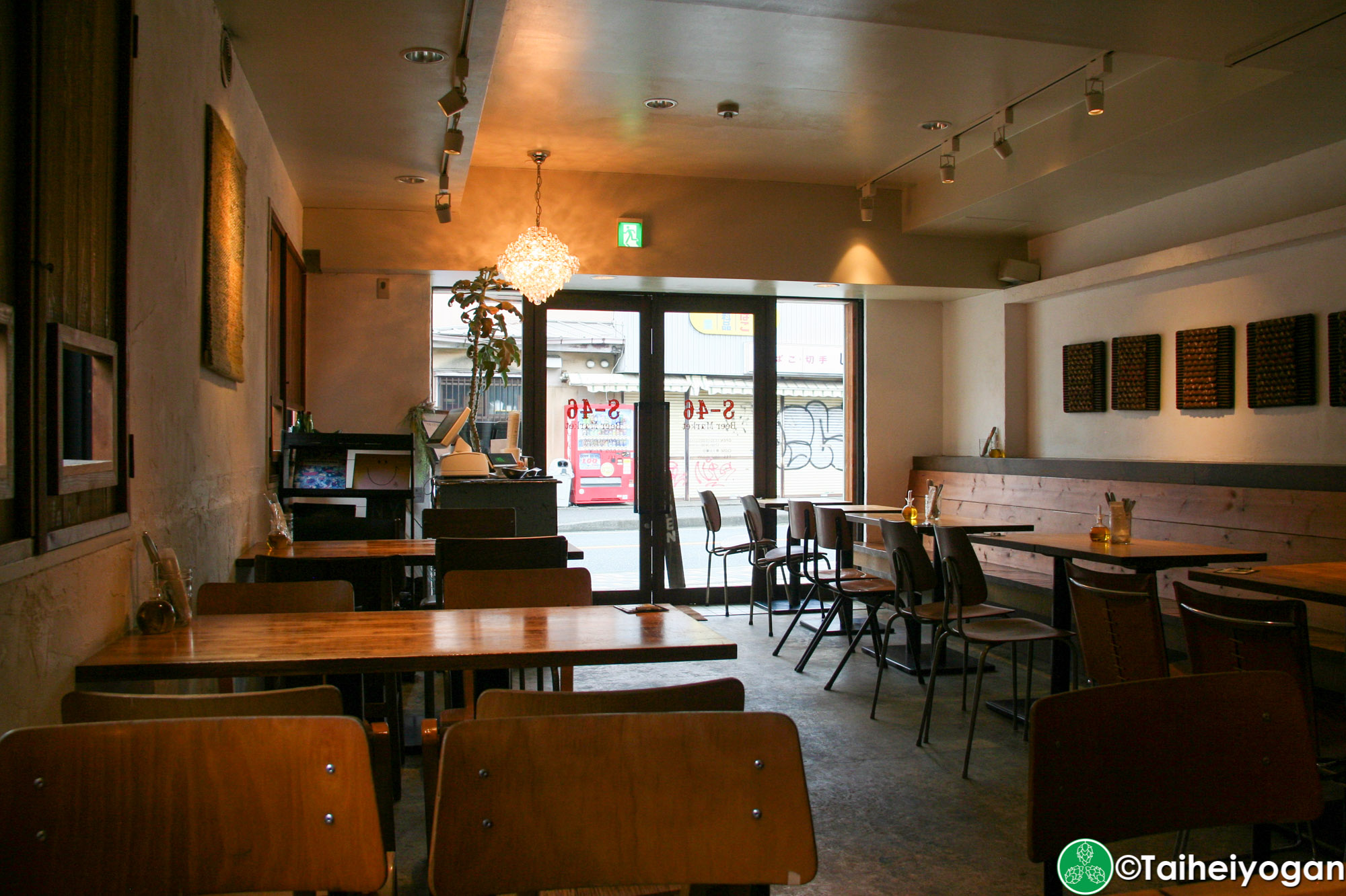 S-46 Beer Market - Interior - Tables