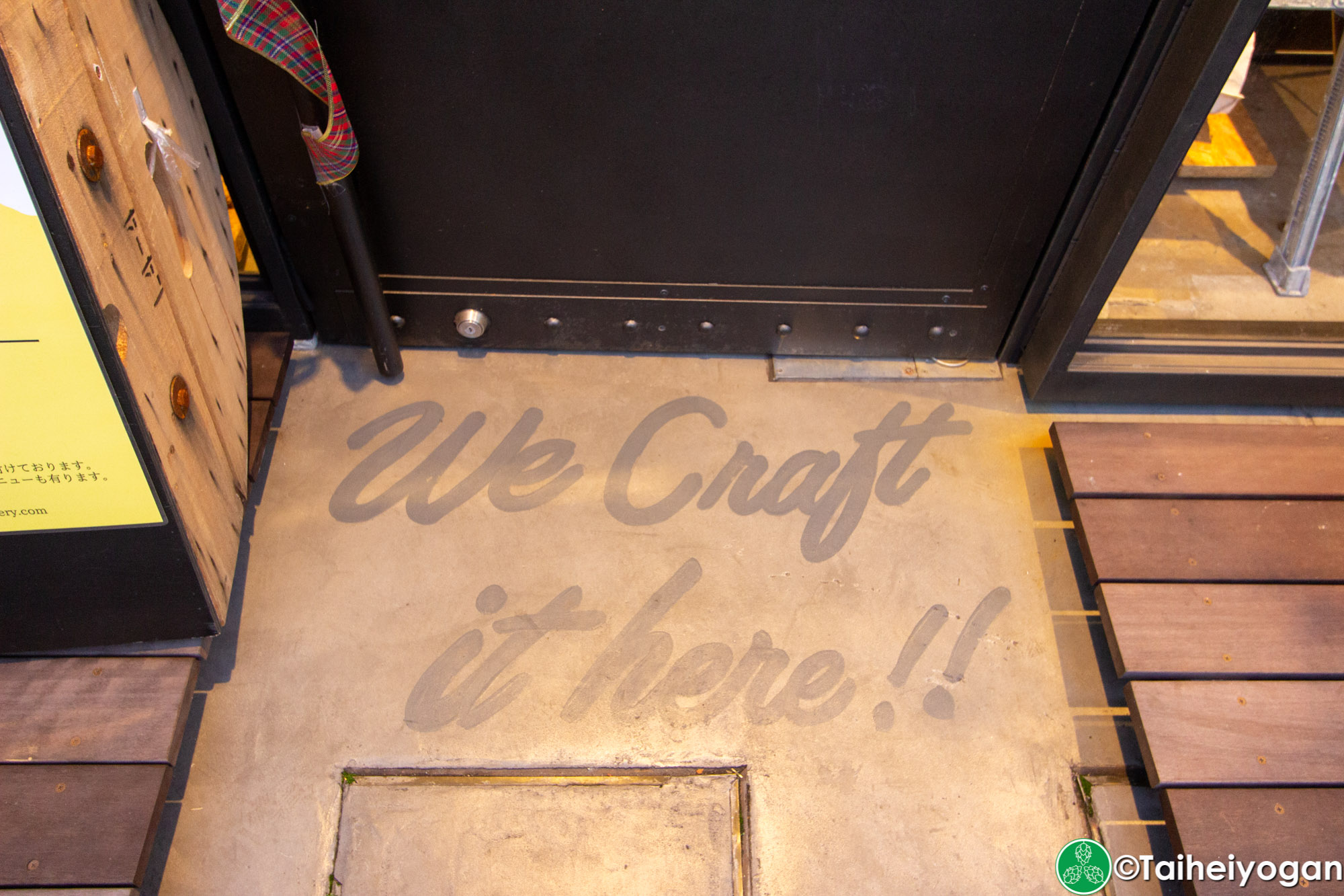 Y.Y.G. Factory - Entrance - Decorations