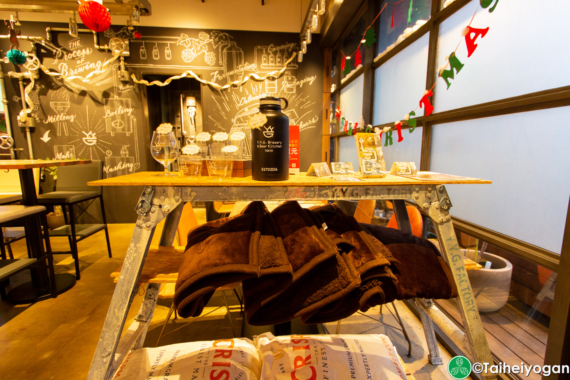 Y.Y.G. Factory - Interior - Merchandise