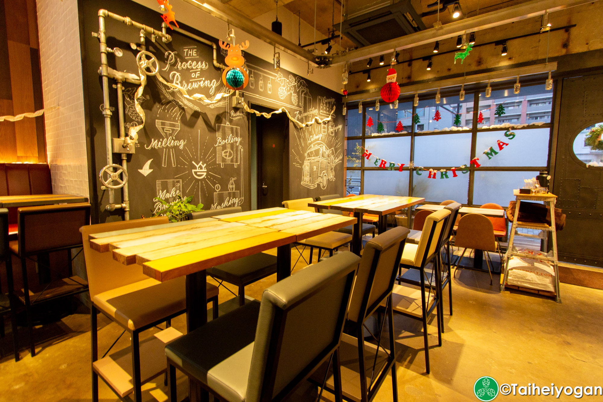 Y.Y.G. Factory - Interior - Table Seating