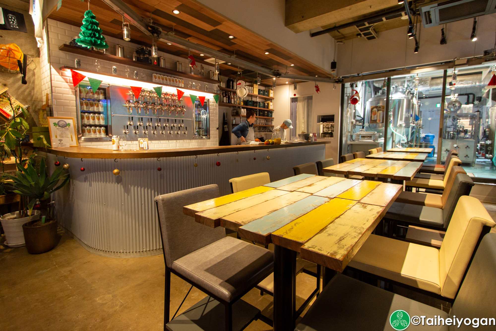 Y.Y.G. Factory - Interior - Table Seating