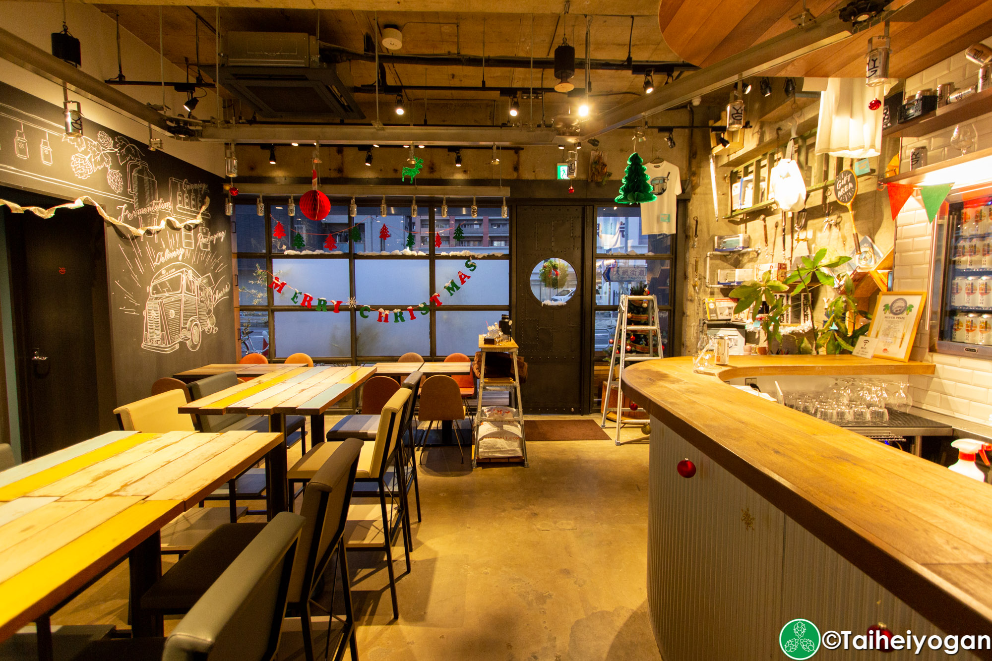 Y.Y.G. Factory - Interior - Table Seating