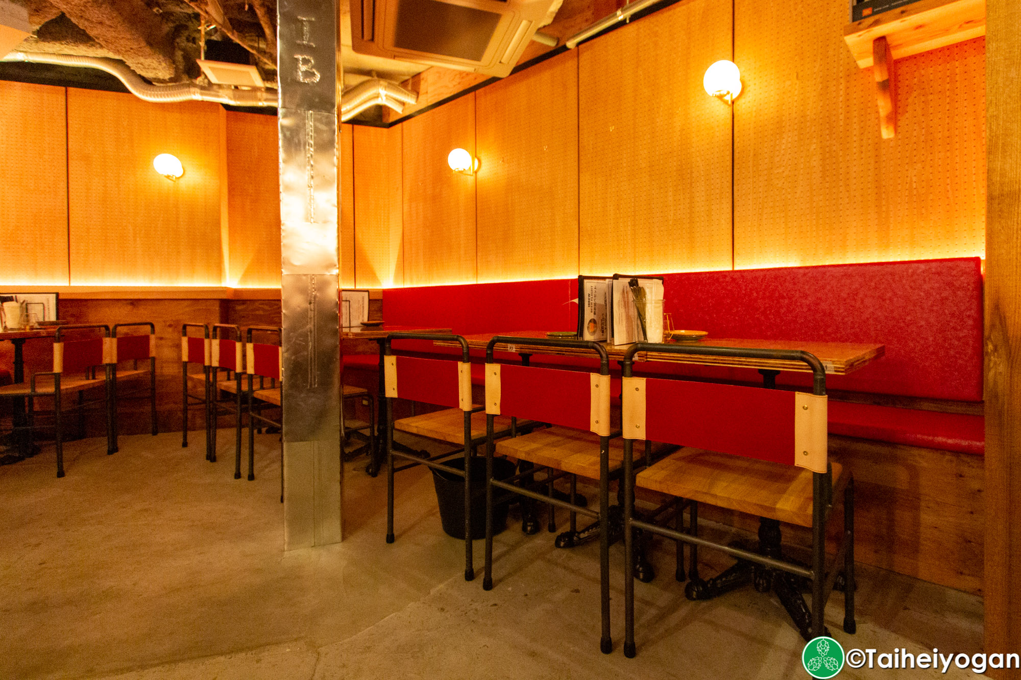 Craft Beer Bar Ibrew (恵比寿駅前店・Ebisu Ekimae) - Interior - Table Seating