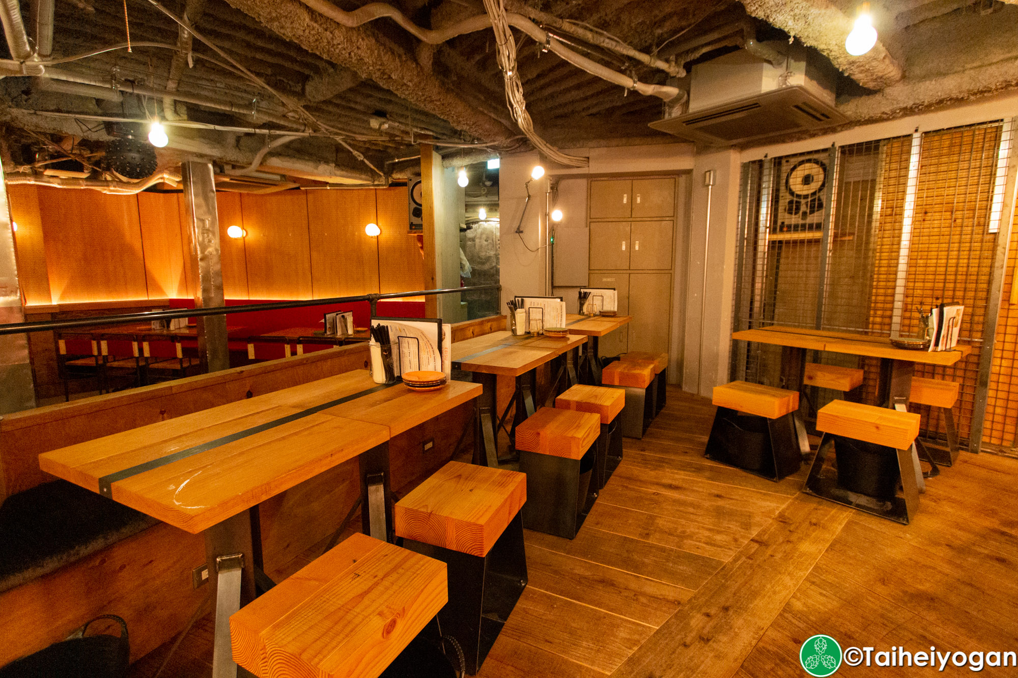 Craft Beer Bar Ibrew (恵比寿駅前店・Ebisu Ekimae) - Interior - Table Seating