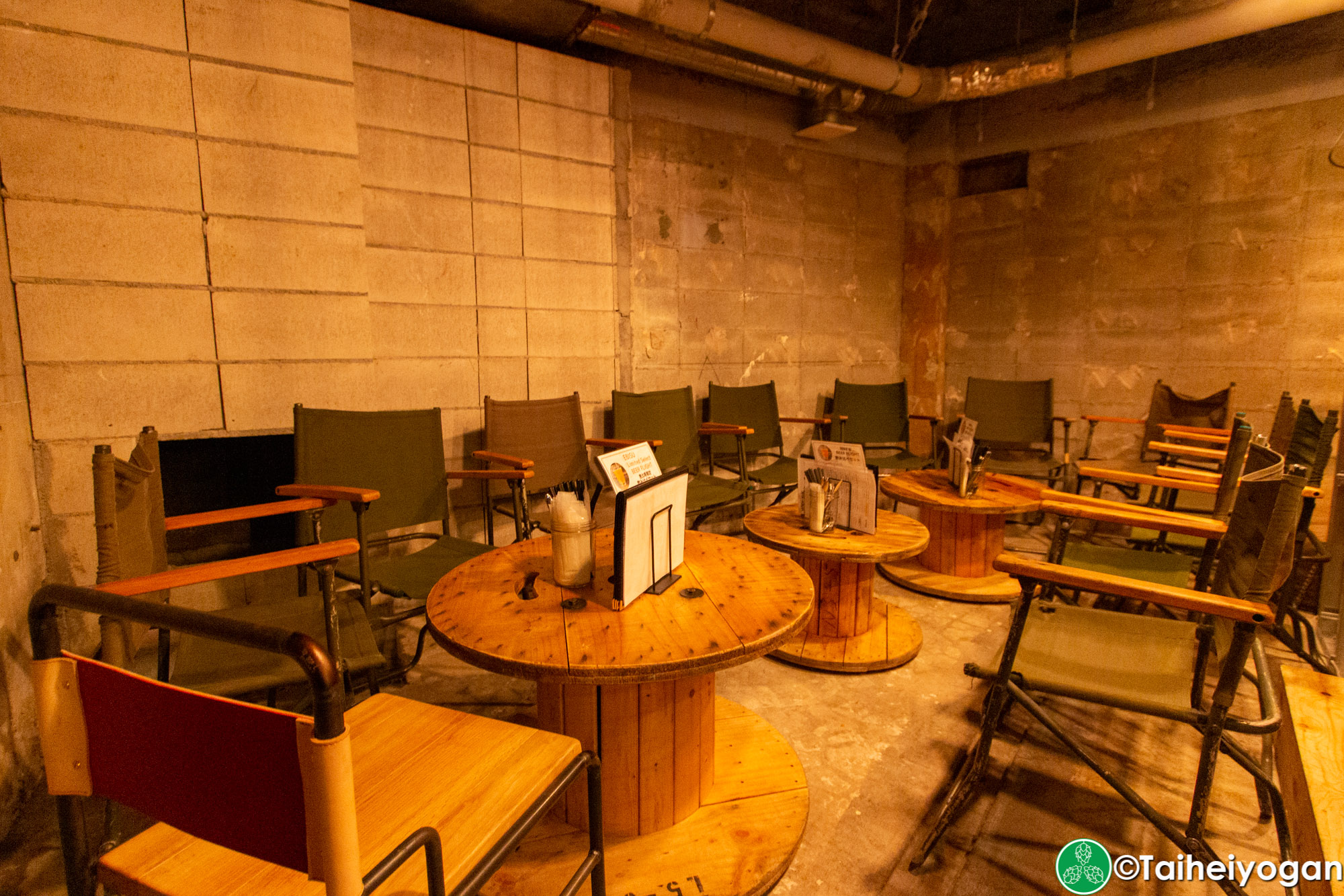Craft Beer Bar Ibrew (恵比寿駅前店・Ebisu Ekimae) - Interior - Table Seating